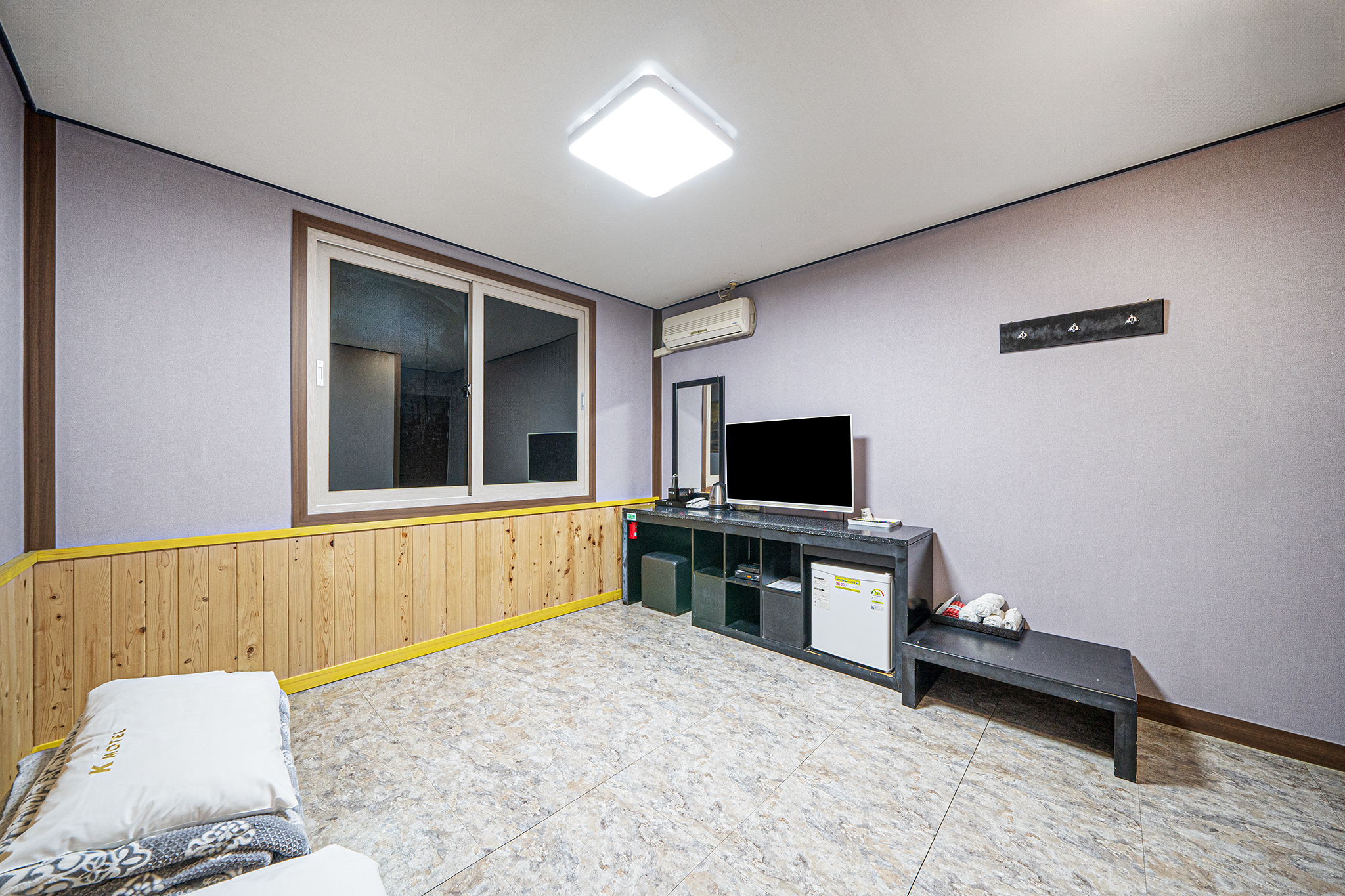 room detail thumbnail 2