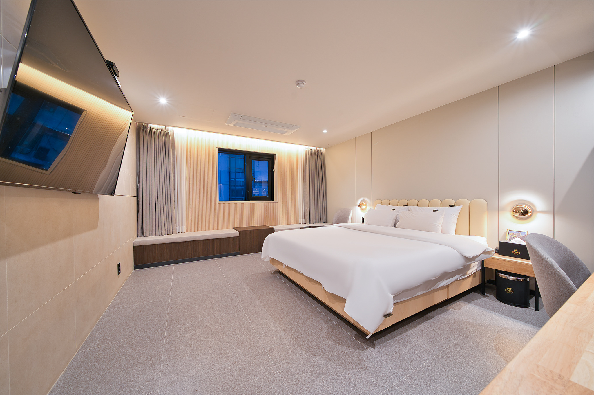 room detail thumbnail 1