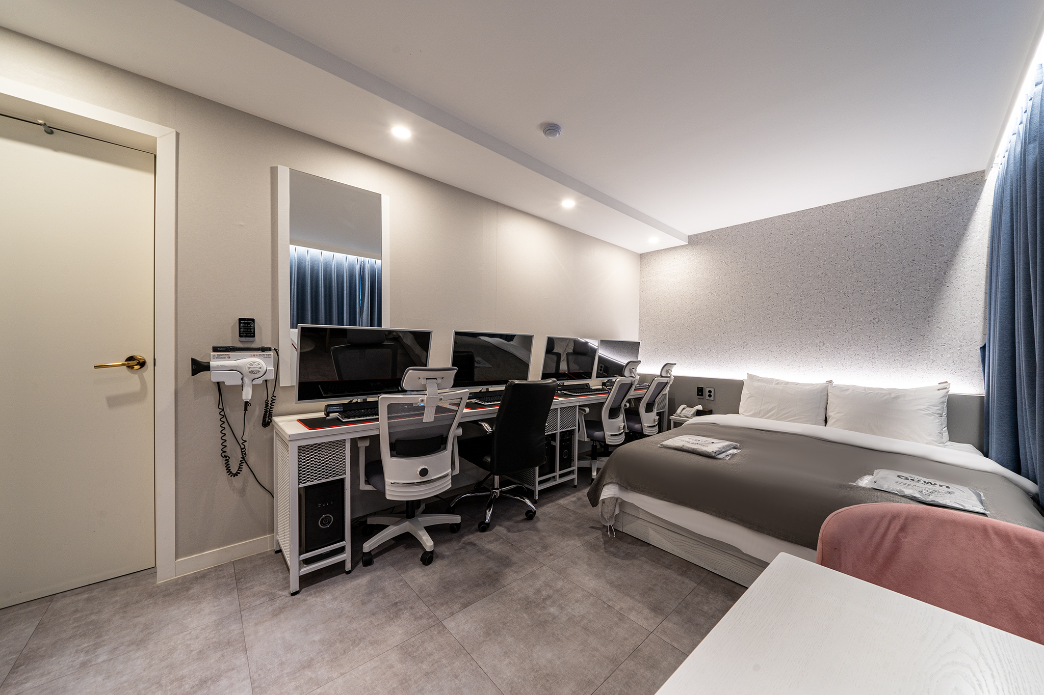 room detail thumbnail 1