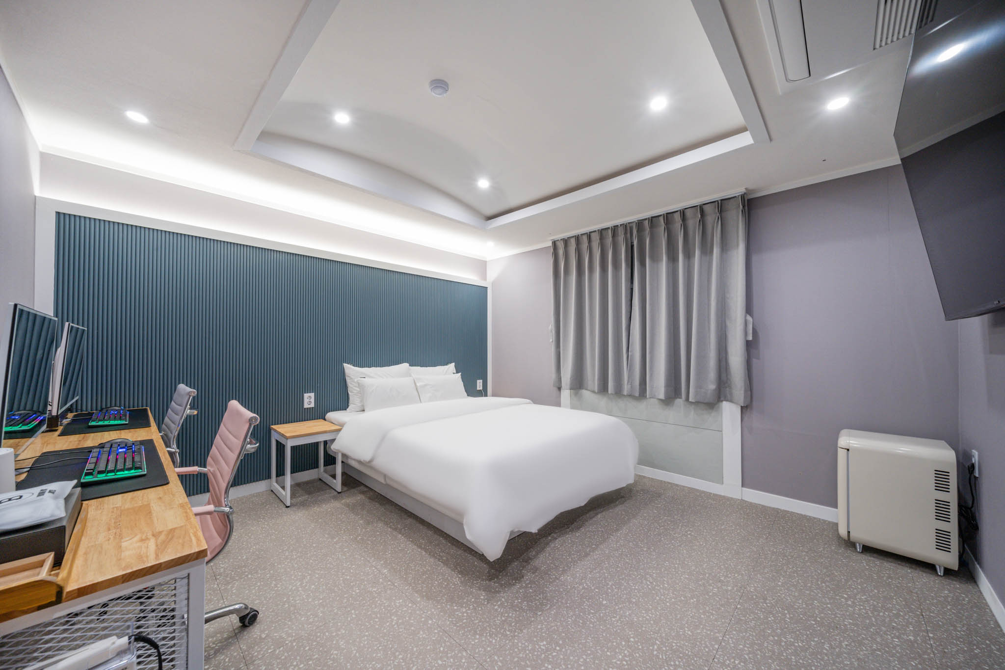 room detail thumbnail 2