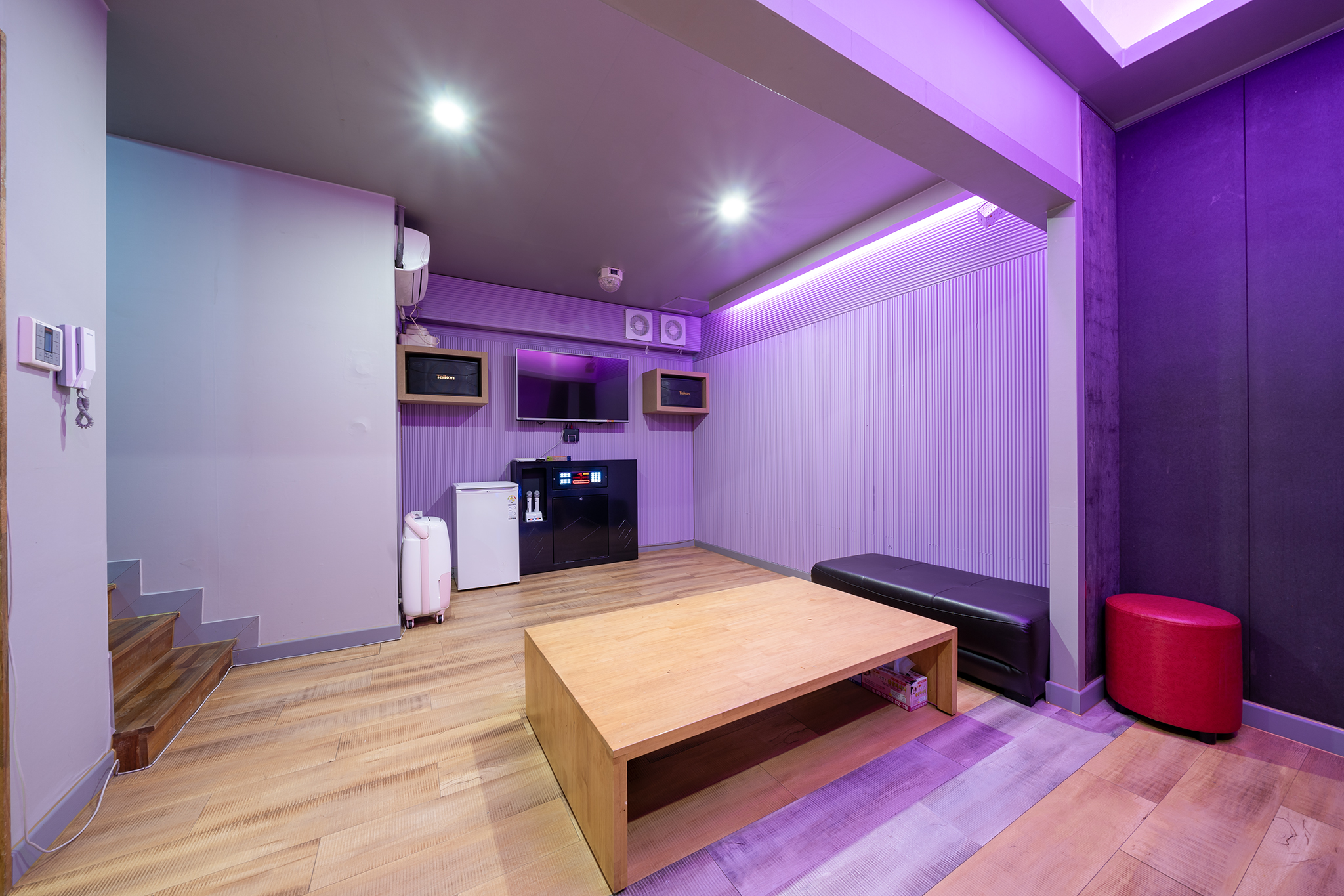 room detail thumbnail 2