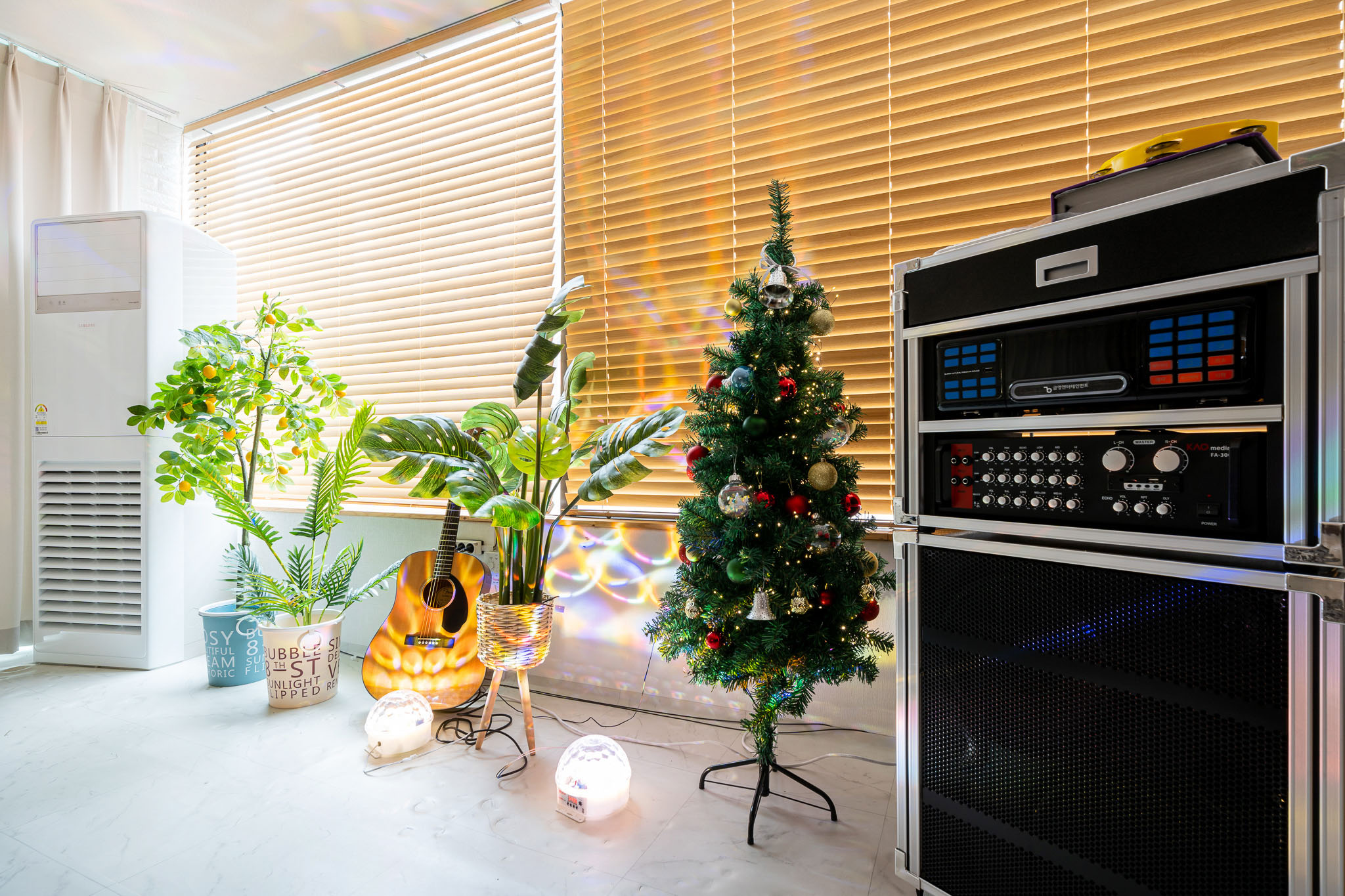 room detail thumbnail 2