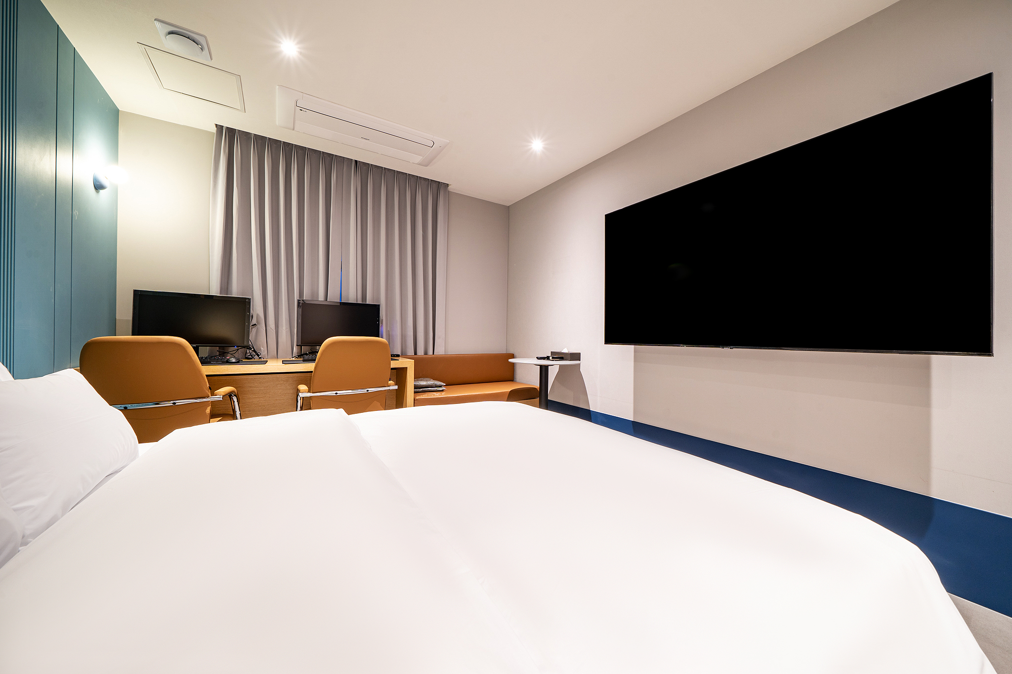 room detail thumbnail 1