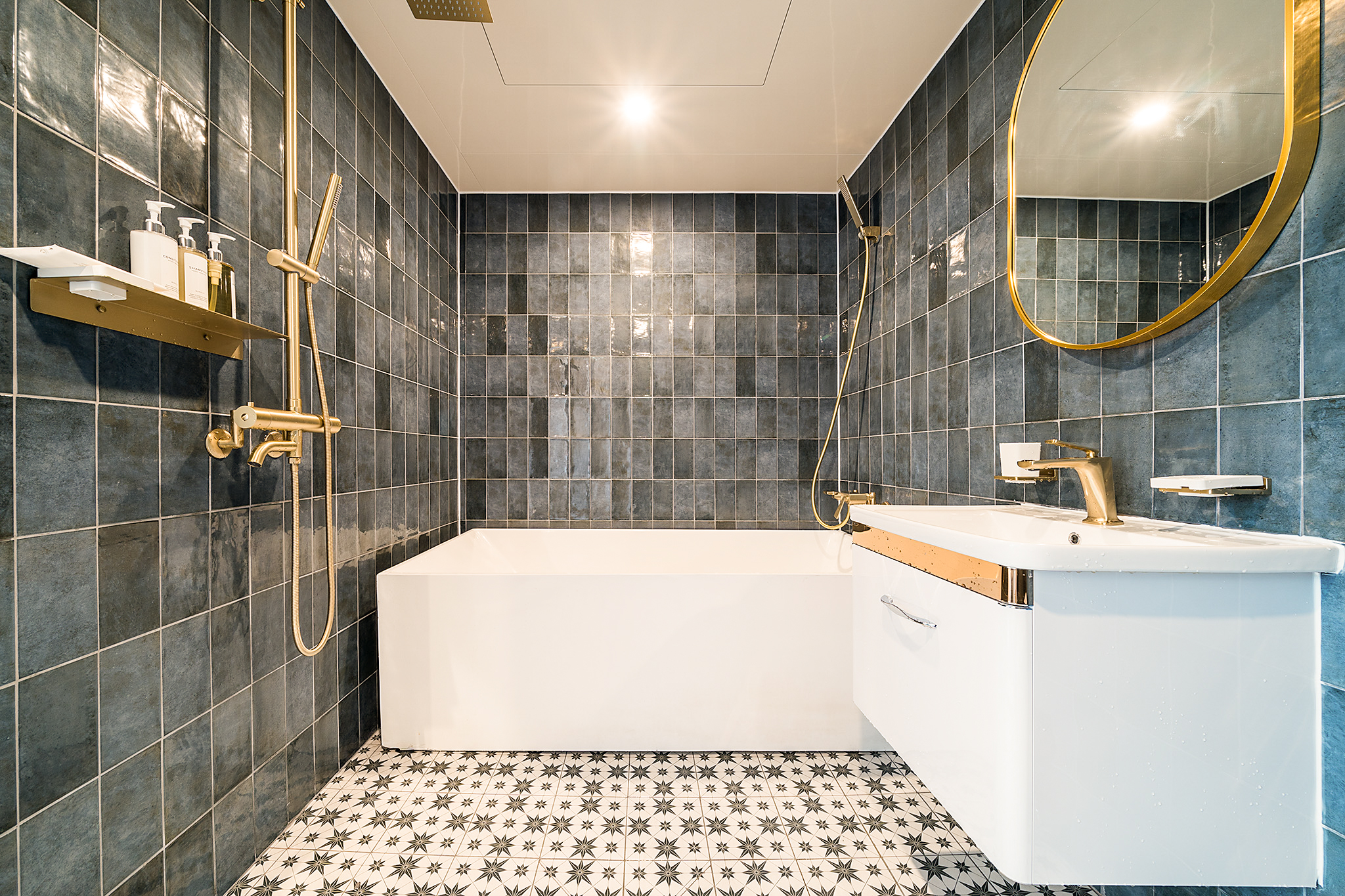 room detail thumbnail 2