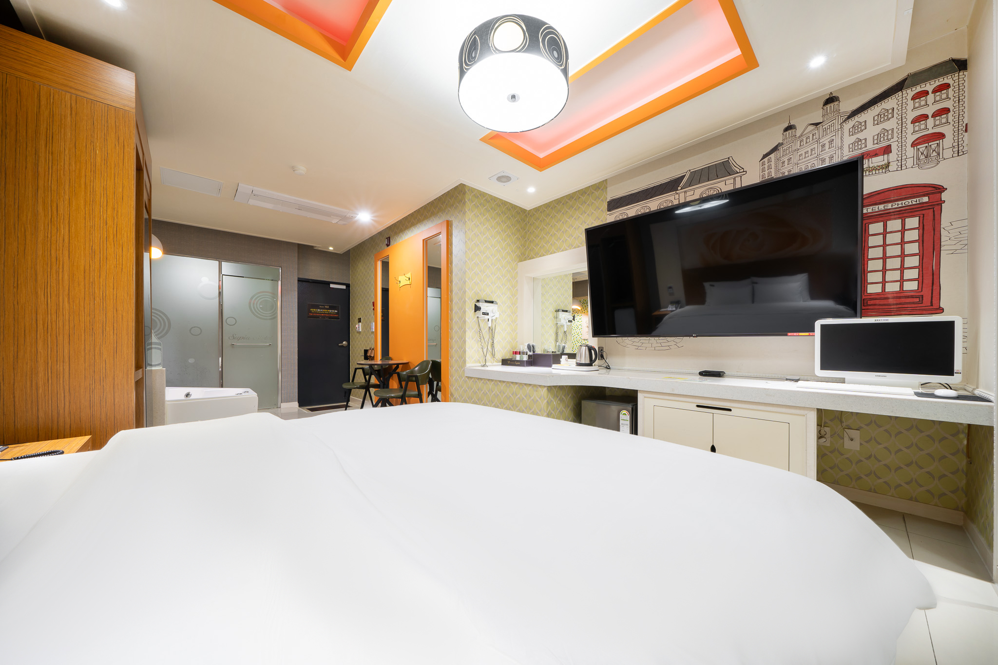 room detail thumbnail 2