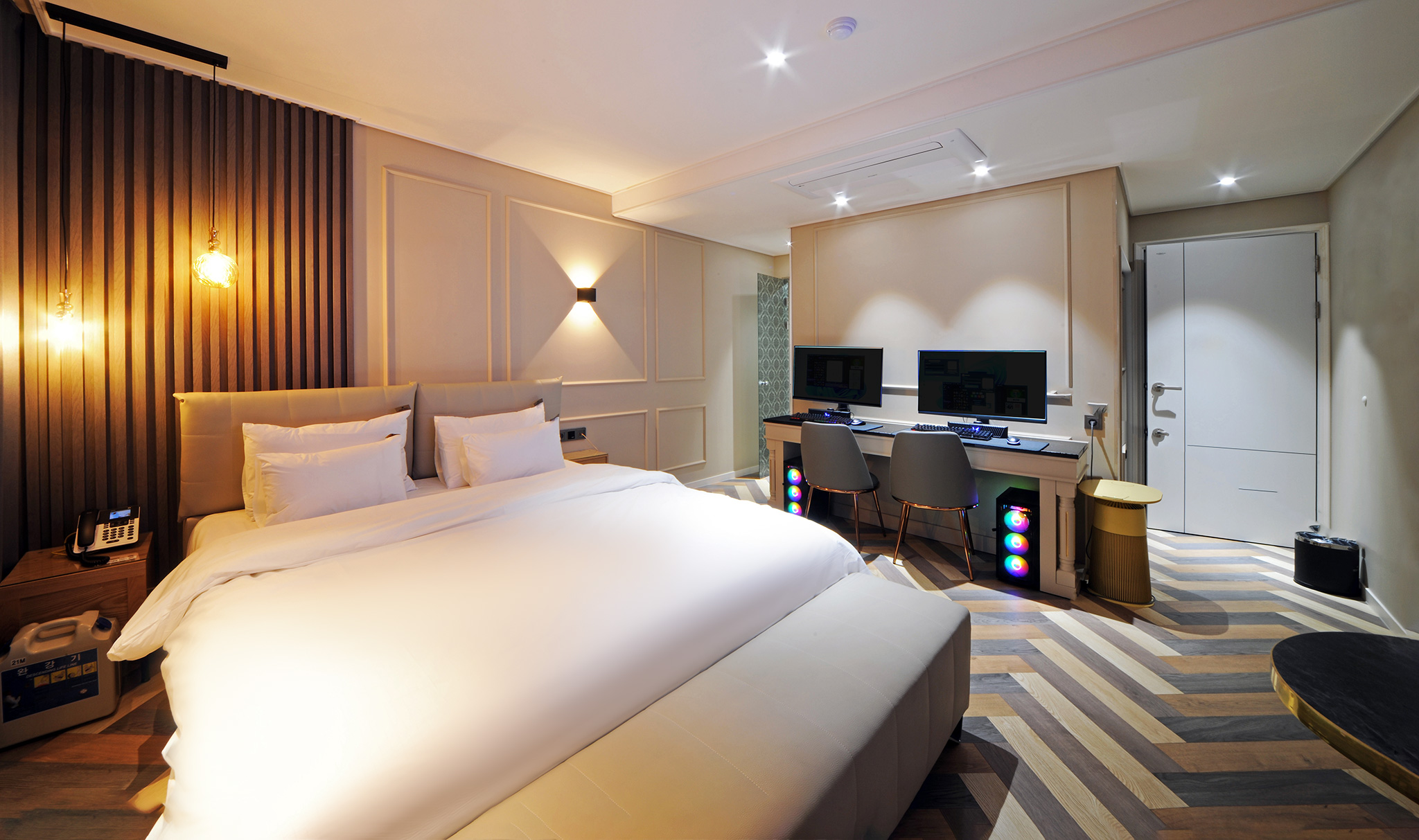 room detail thumbnail 0