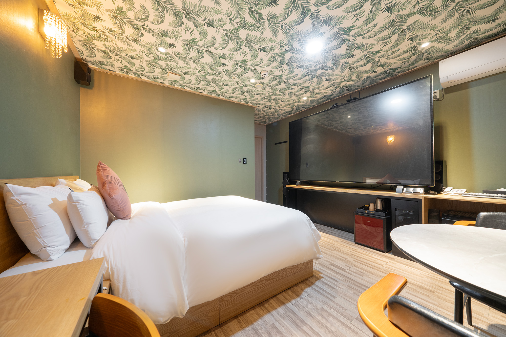 room detail thumbnail 0