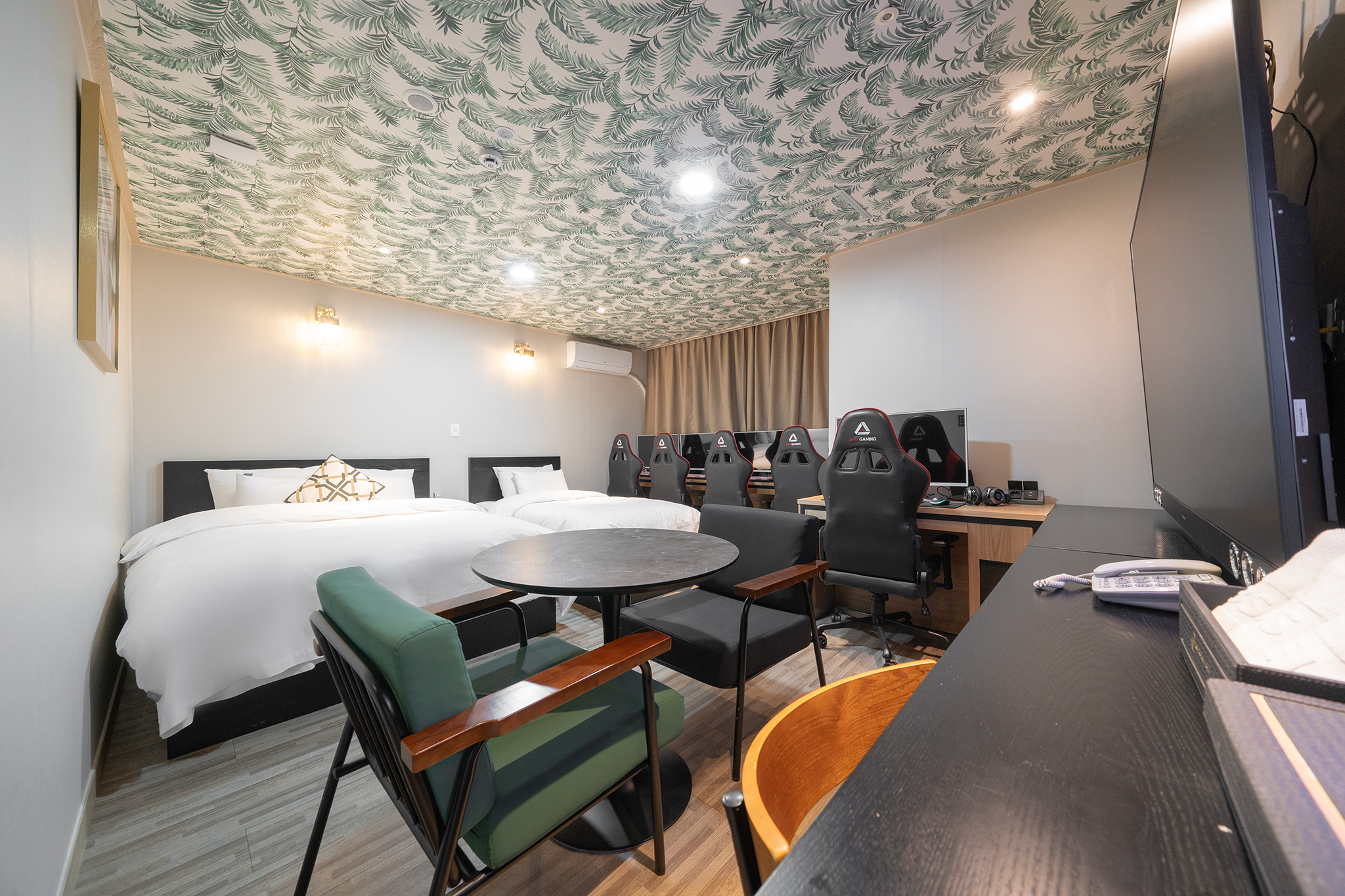 room detail thumbnail 0