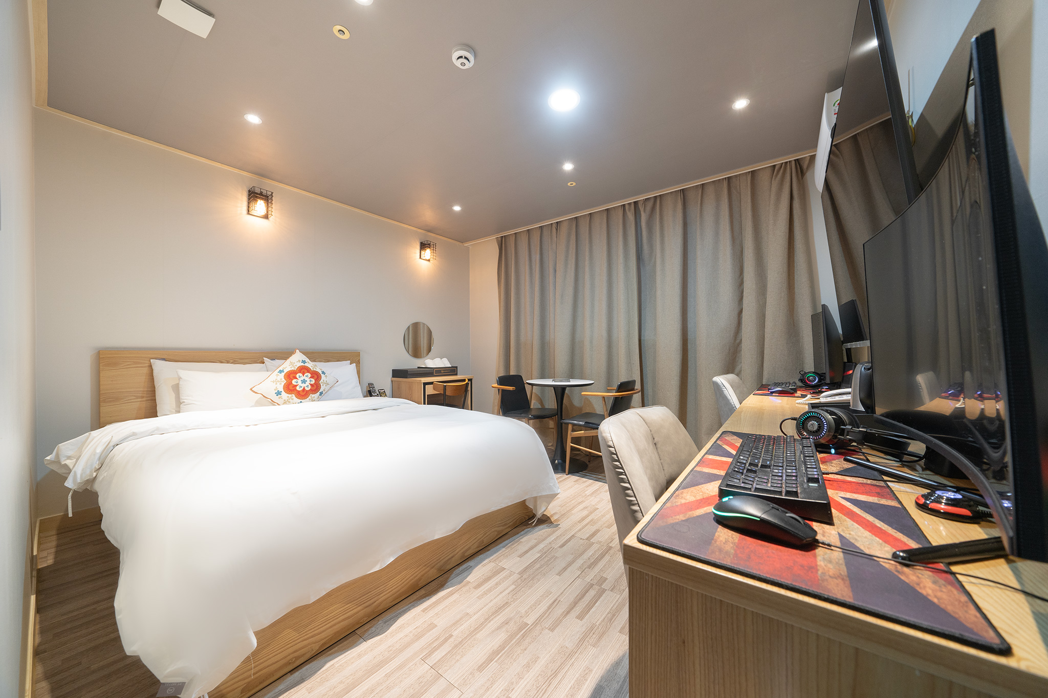 room detail thumbnail 0