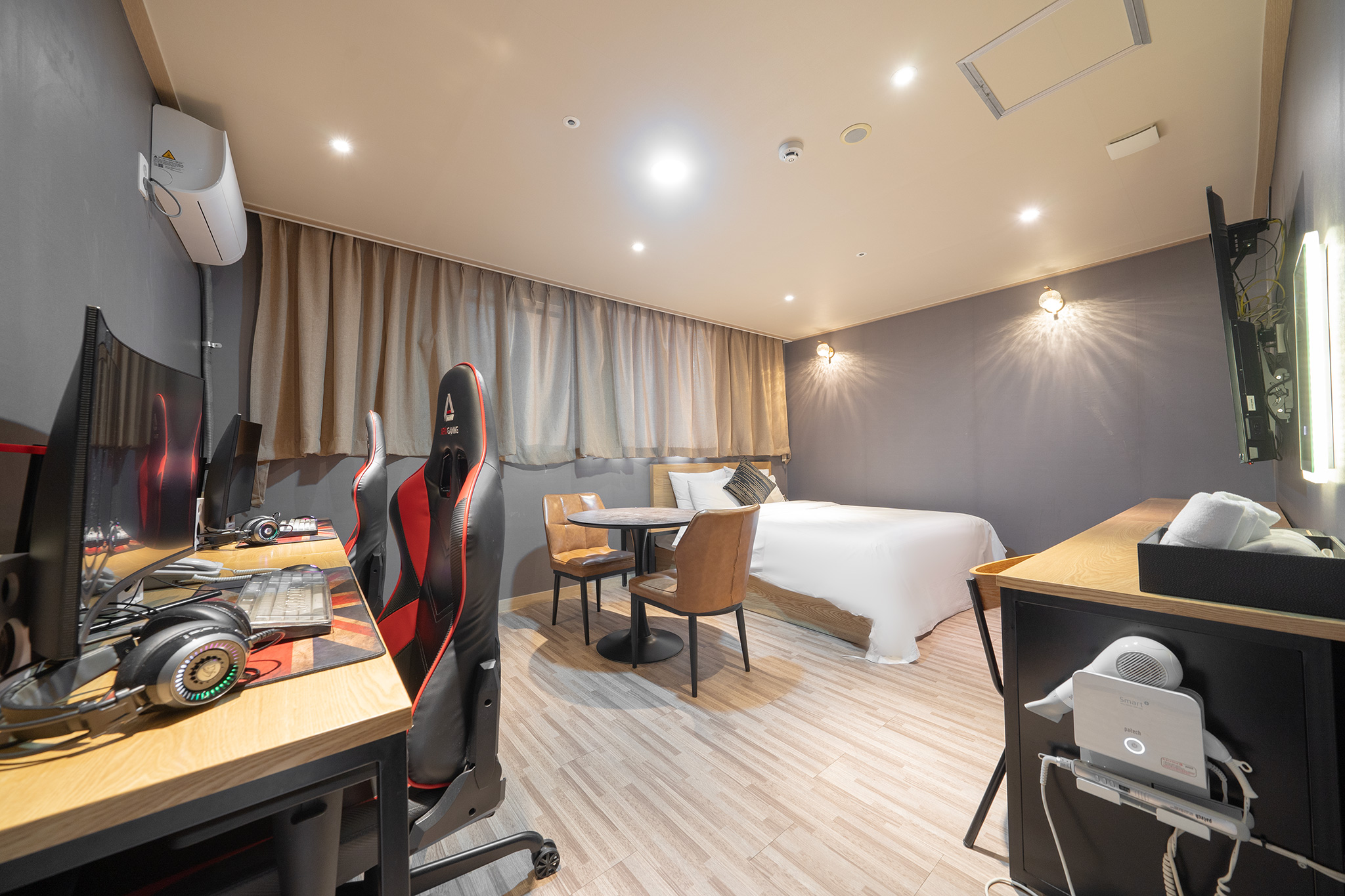room detail thumbnail 2