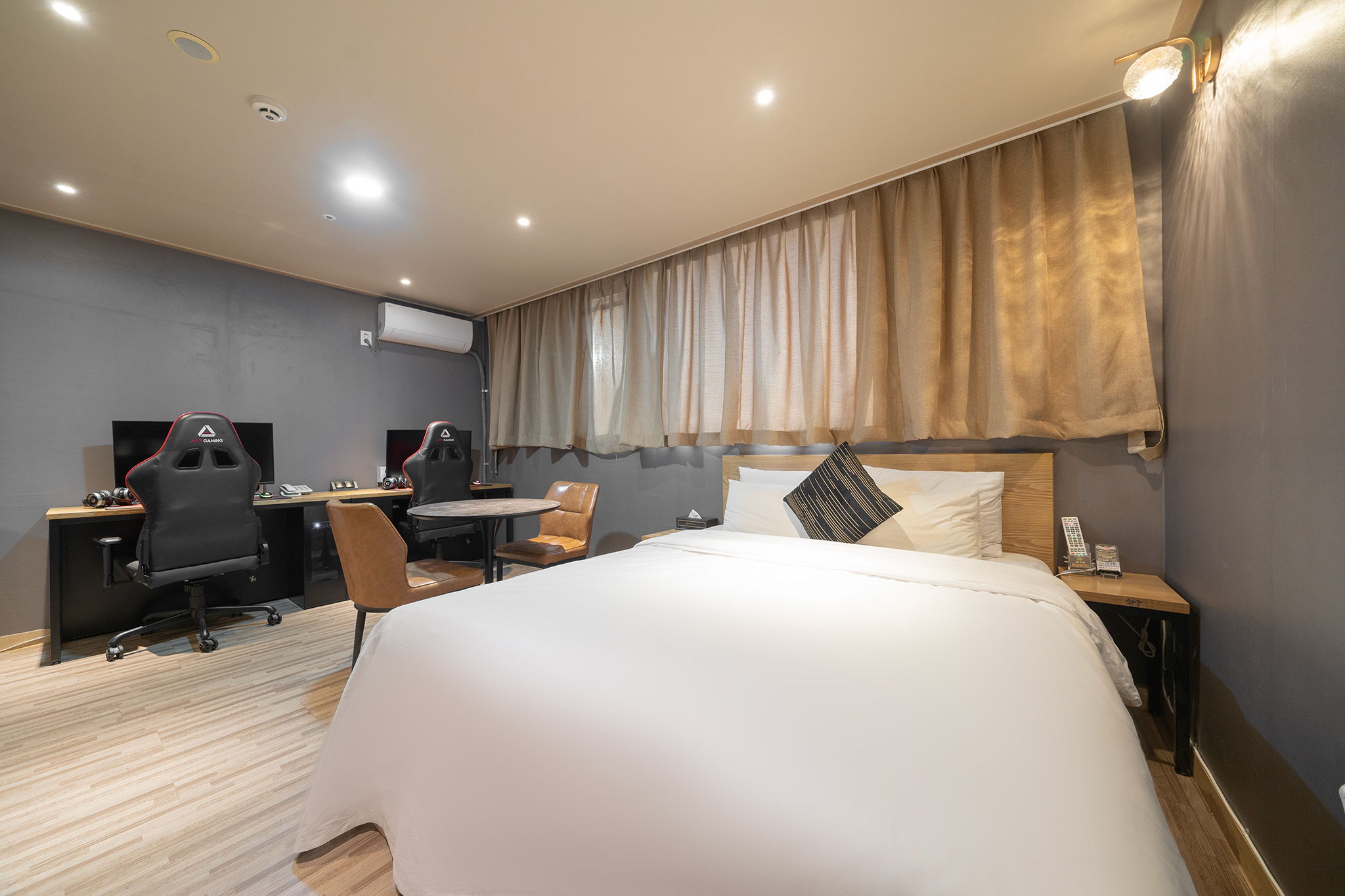 room detail thumbnail 0