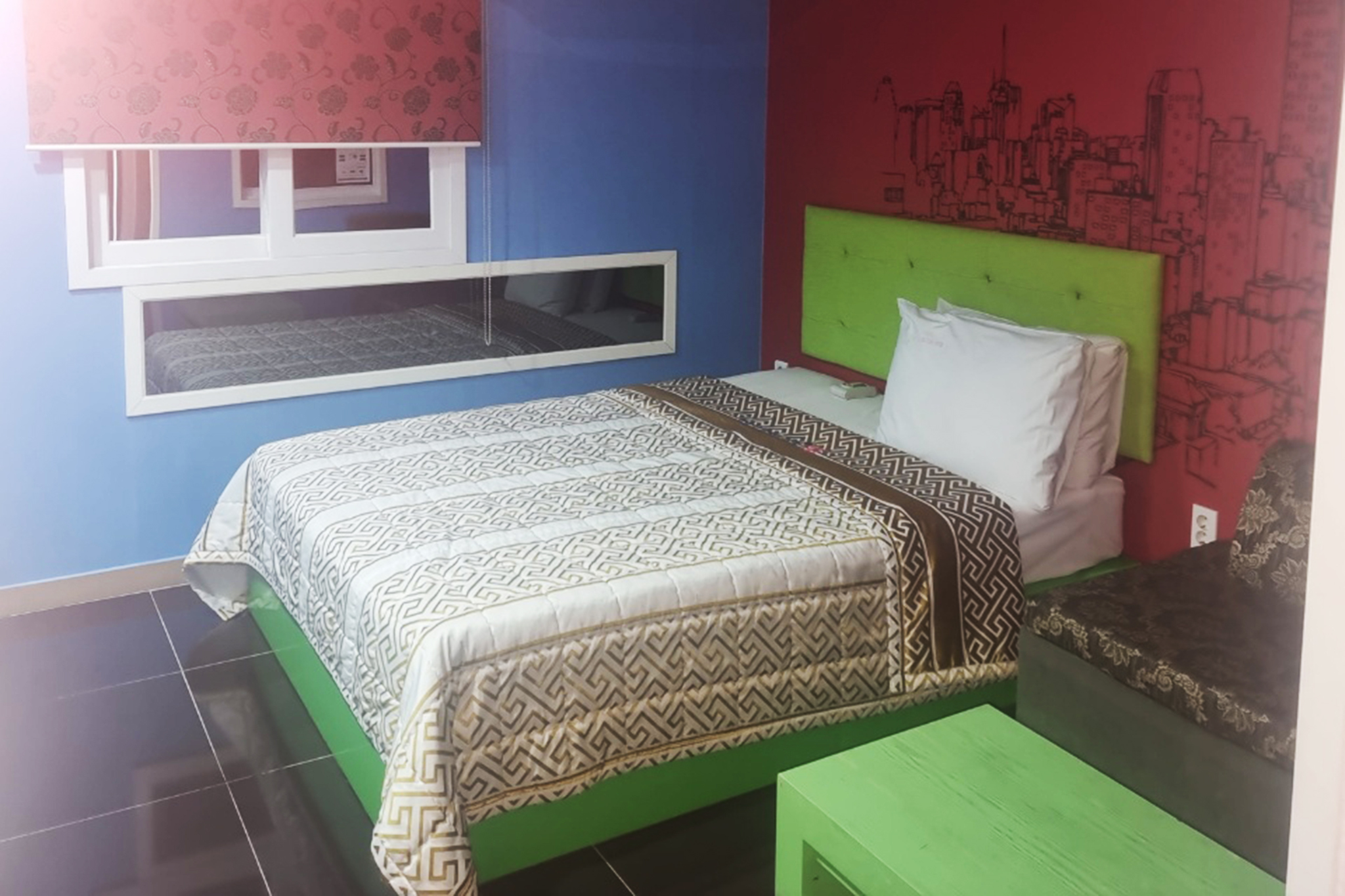 room detail thumbnail 0