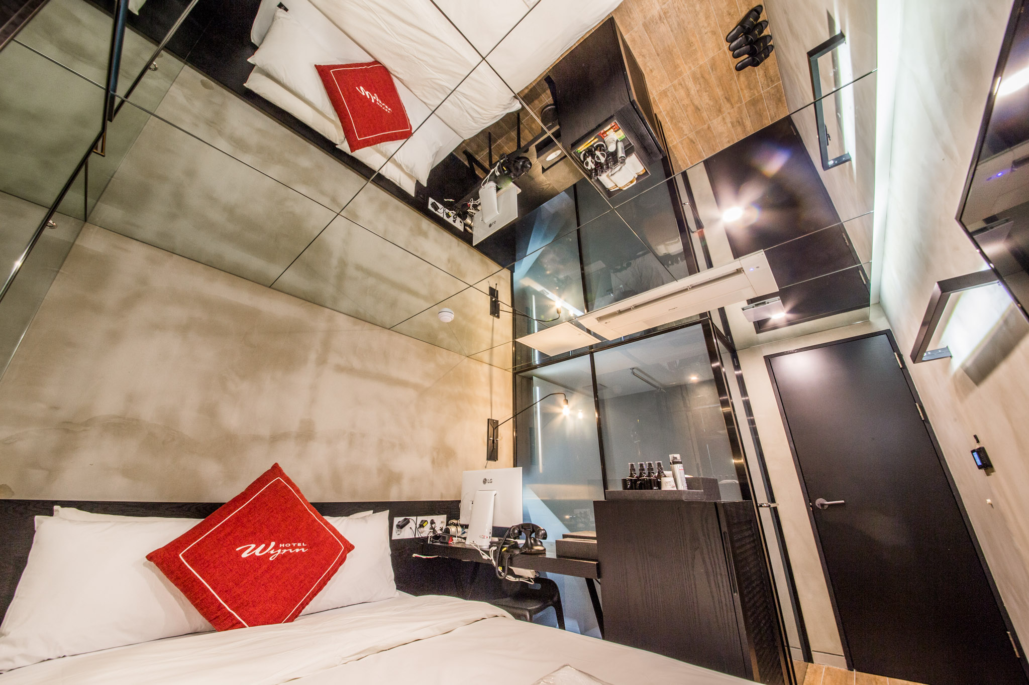 room detail thumbnail 2