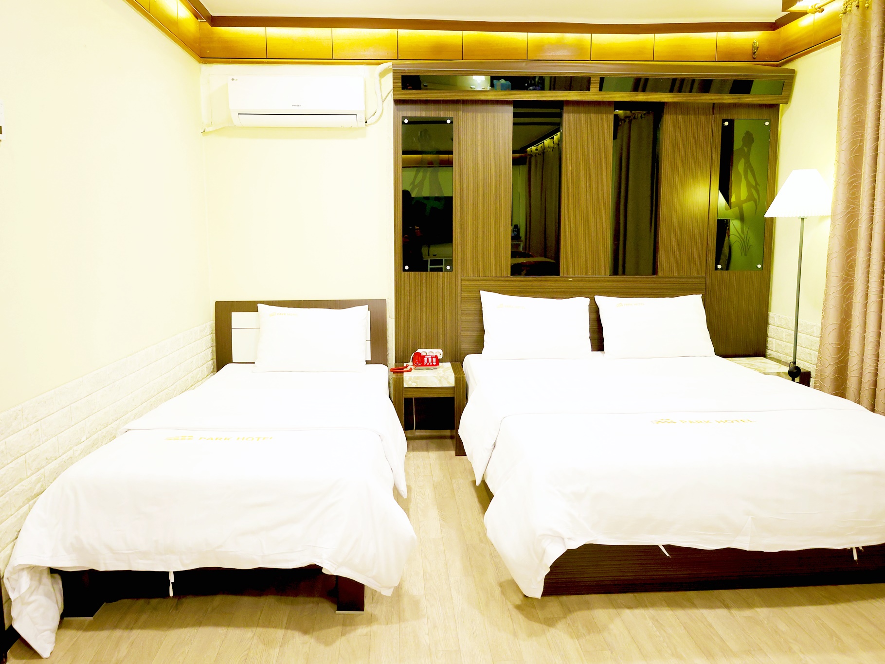 room detail thumbnail 1