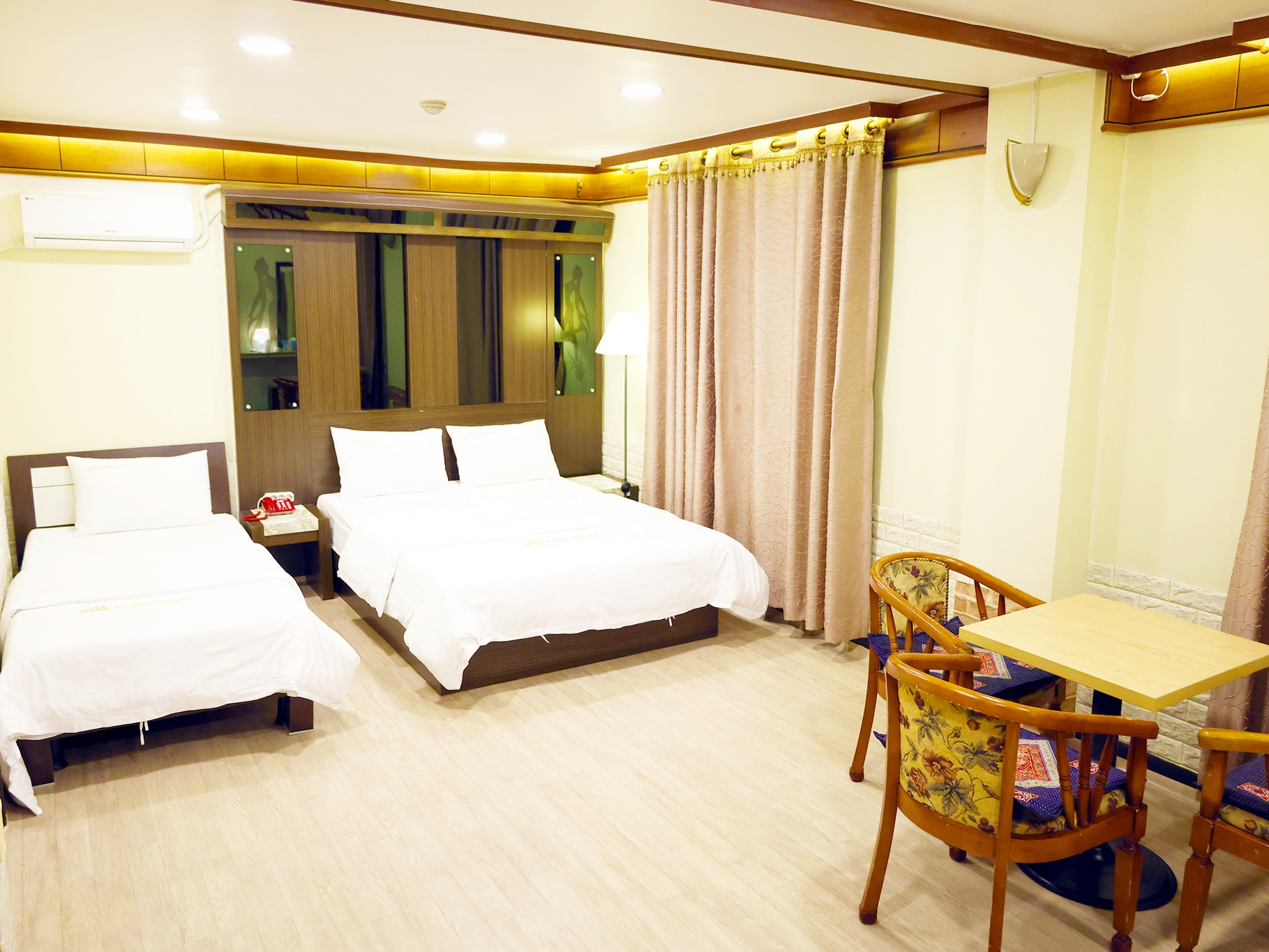 room detail thumbnail 0