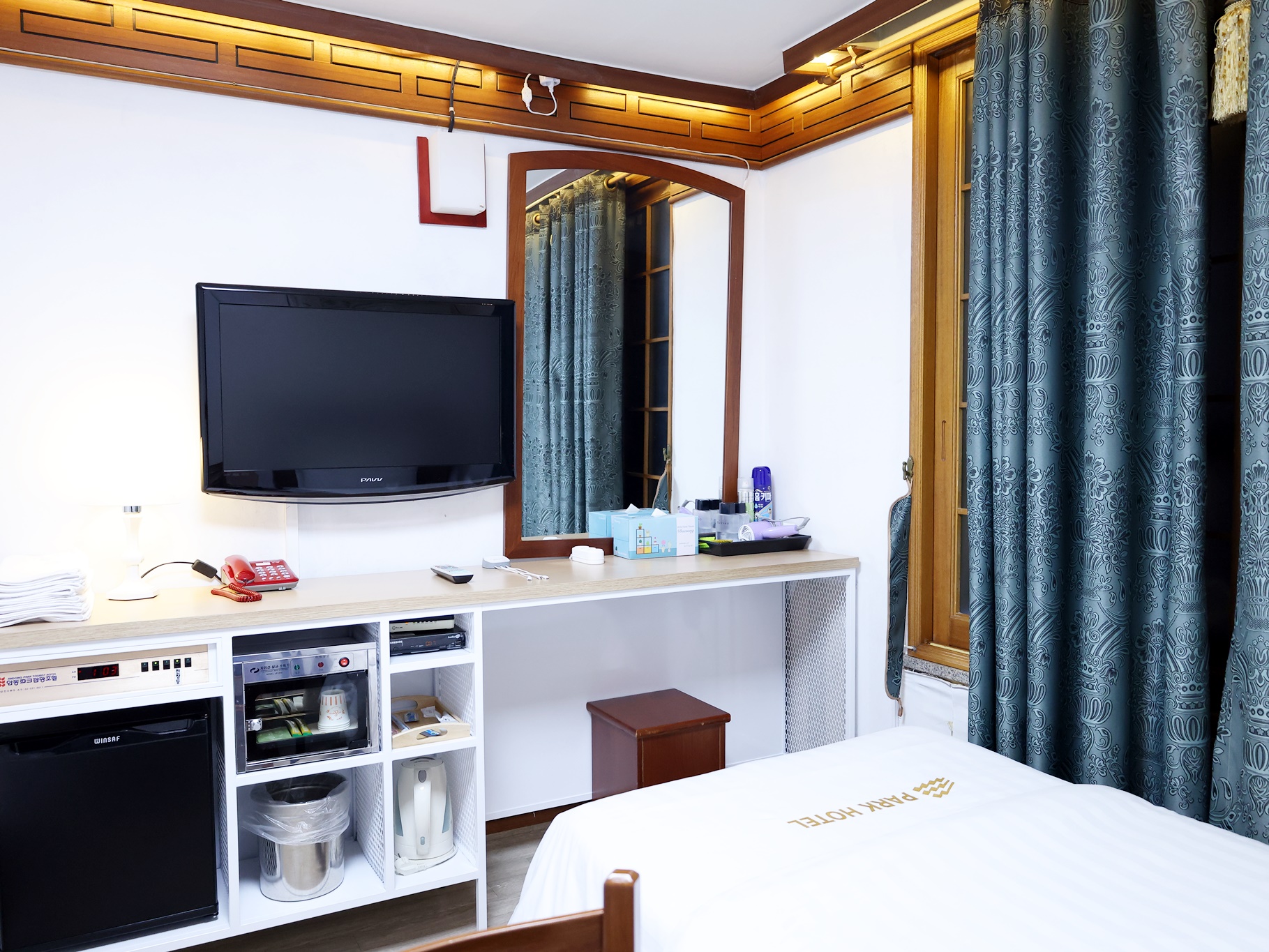 room detail thumbnail 1