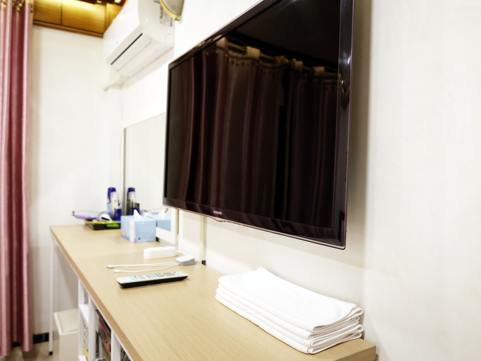 room detail thumbnail 2