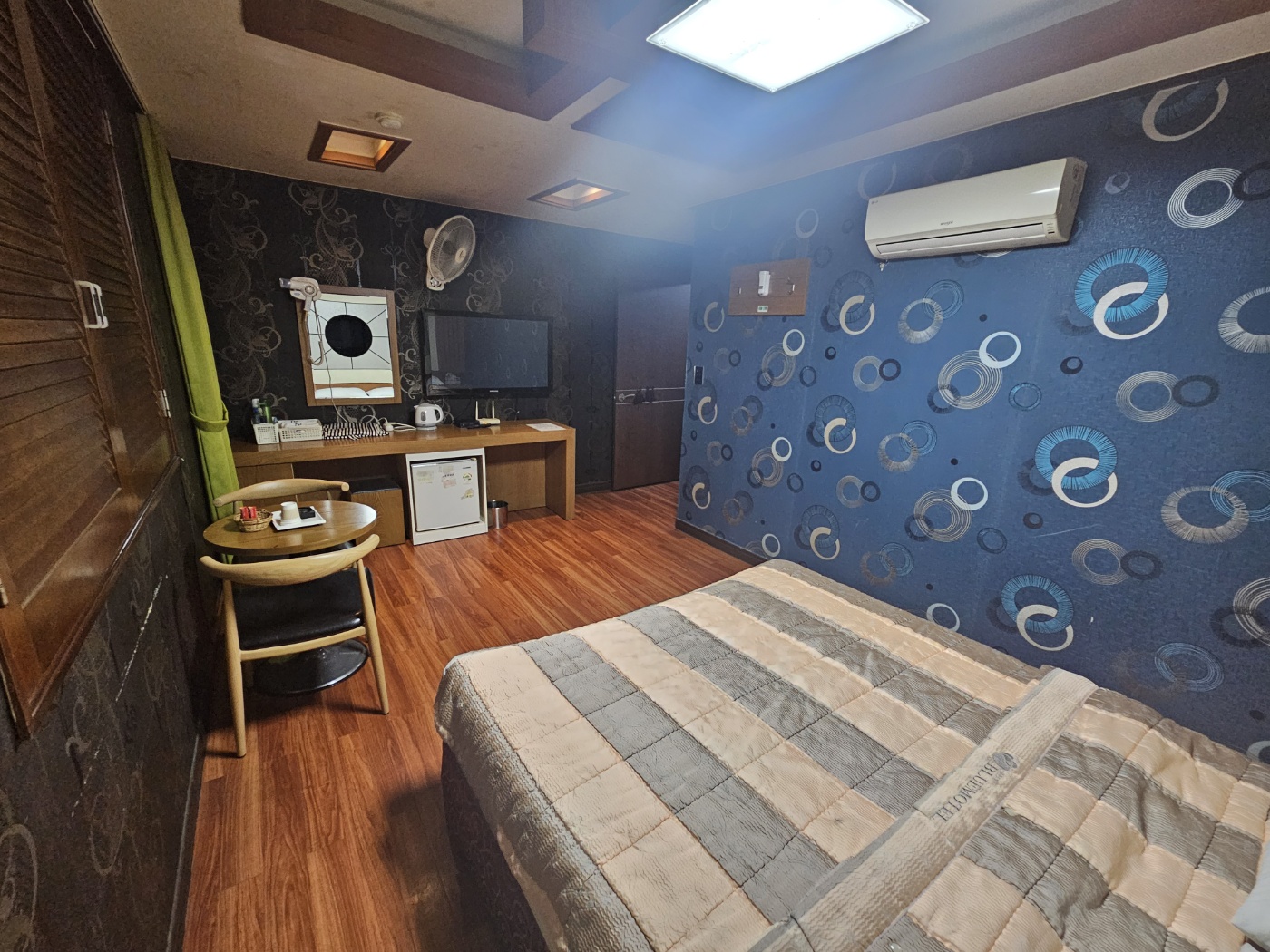 room detail thumbnail 0