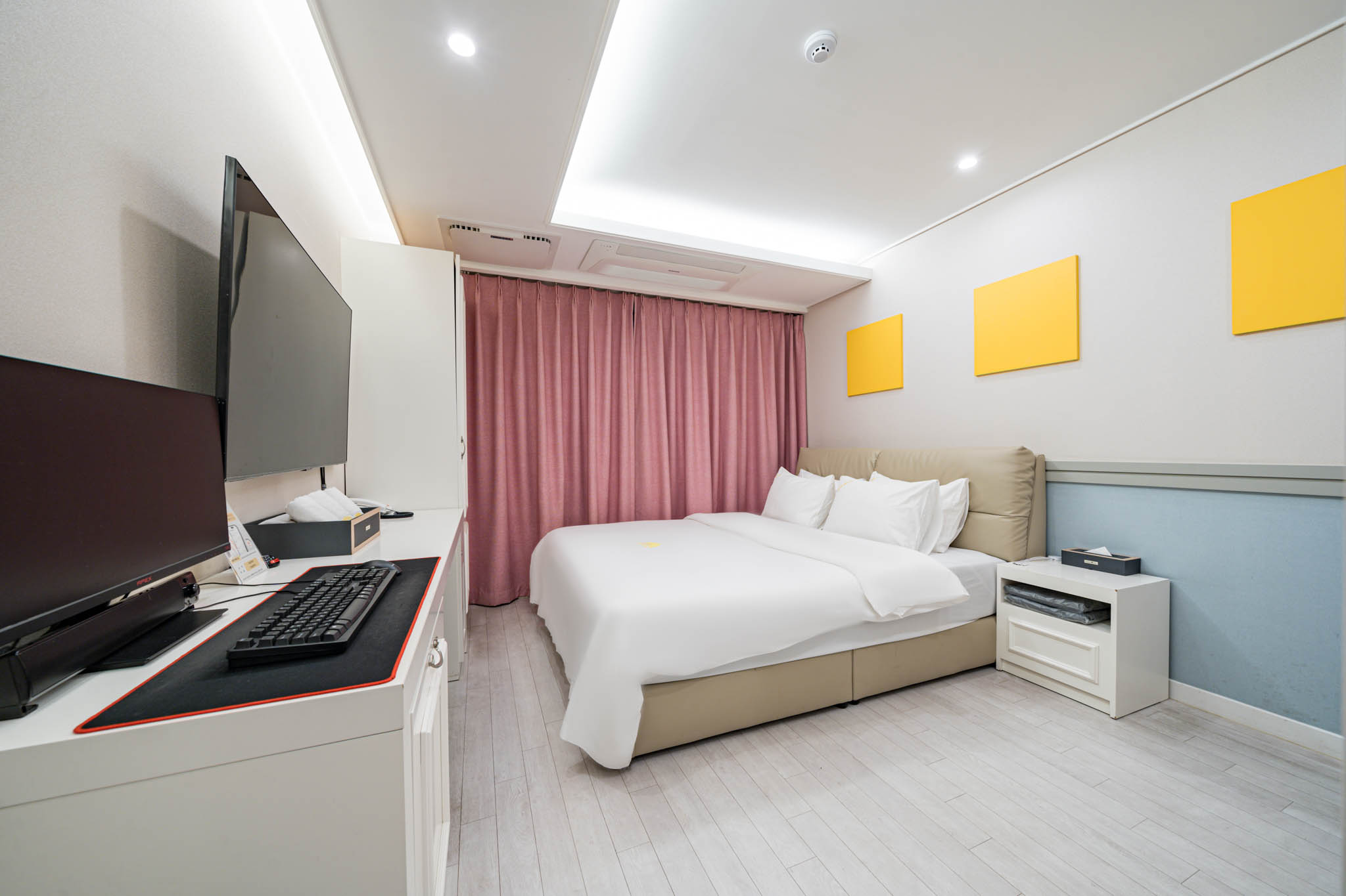 room detail thumbnail 1