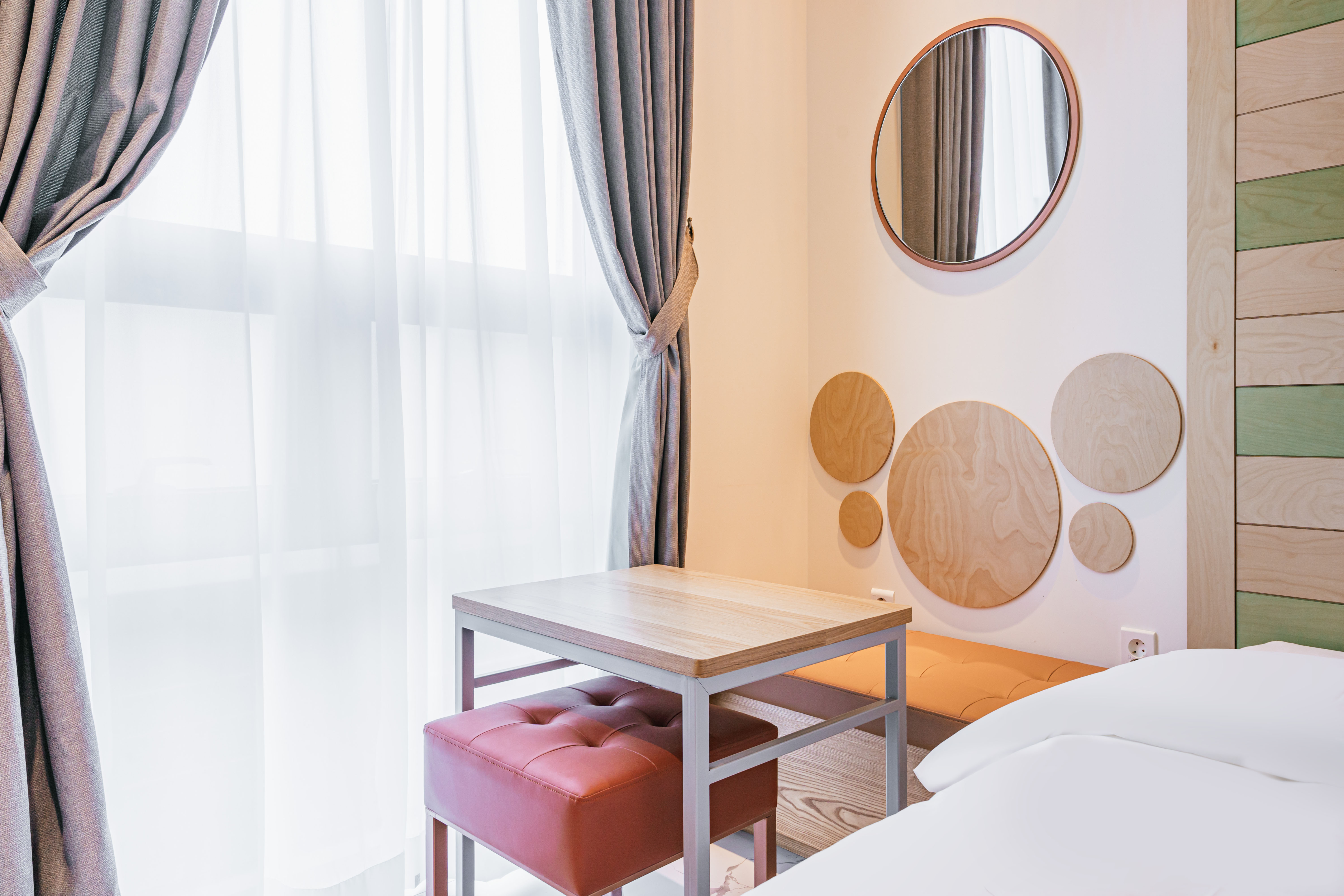 room detail thumbnail 2