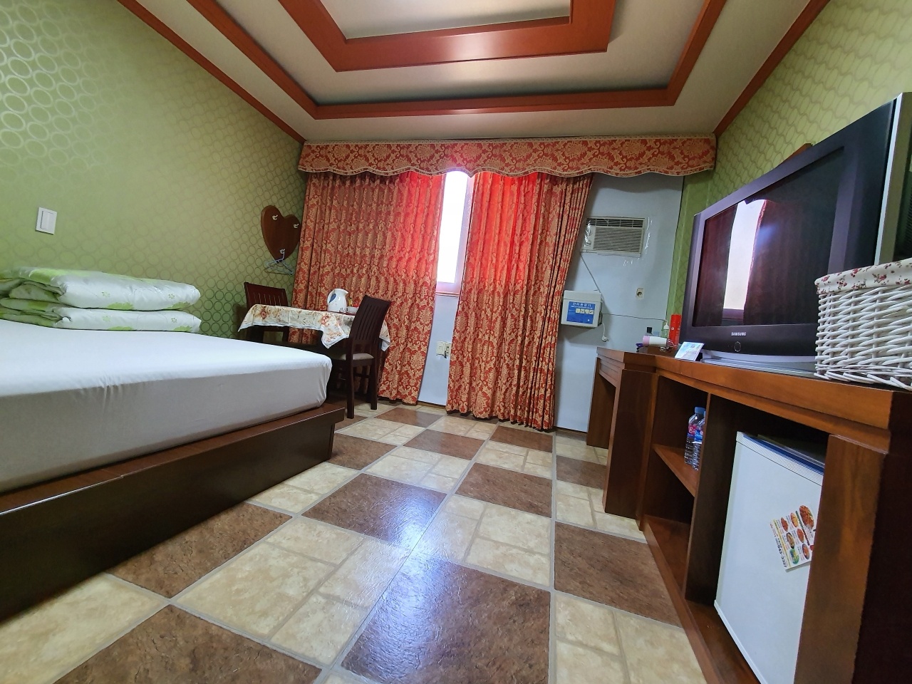 room detail thumbnail 0
