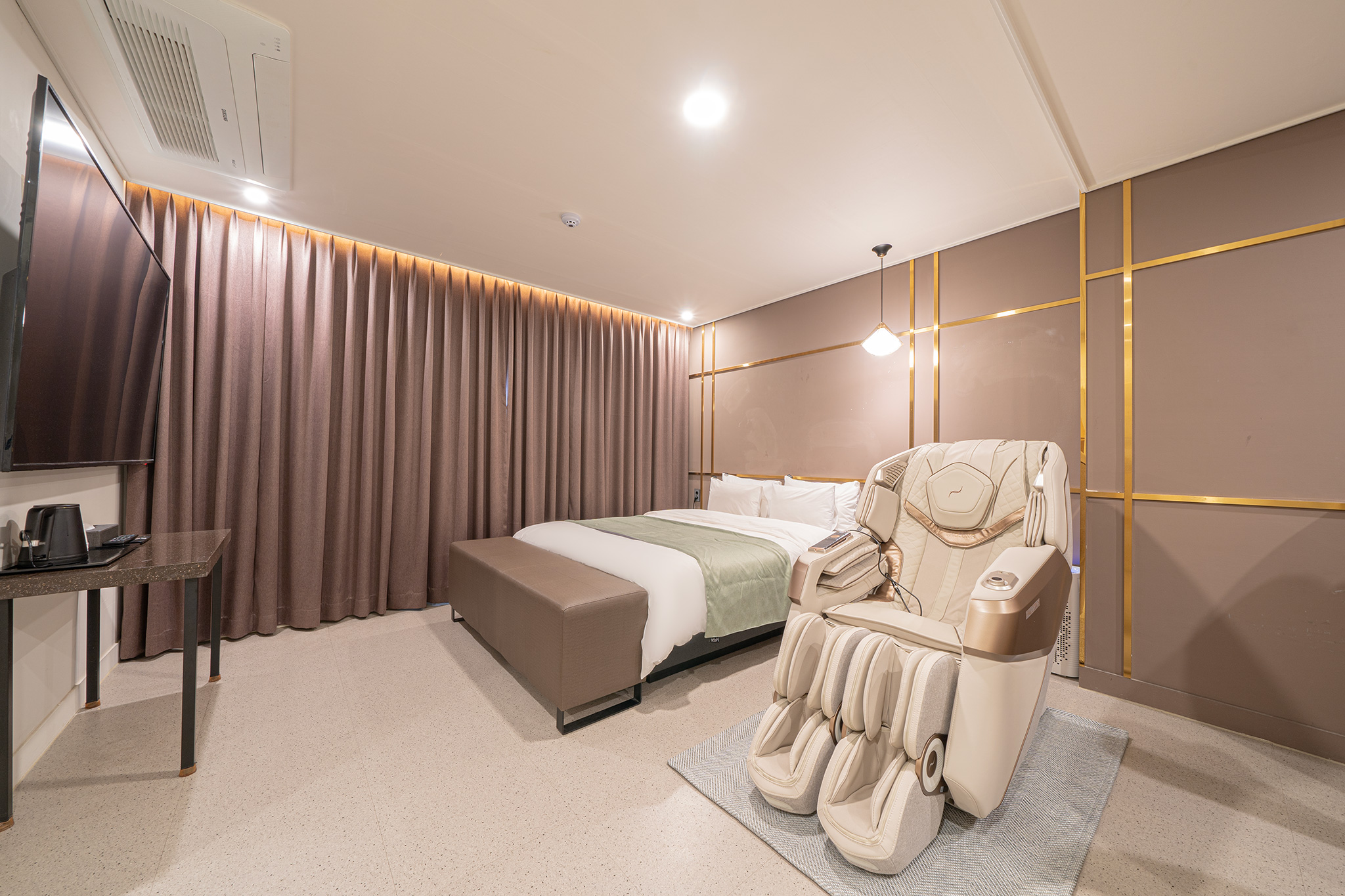 VIP B(온수매트, 핀란드사우나/대형월풀욕조/75인치 스마트TV/안마의자)