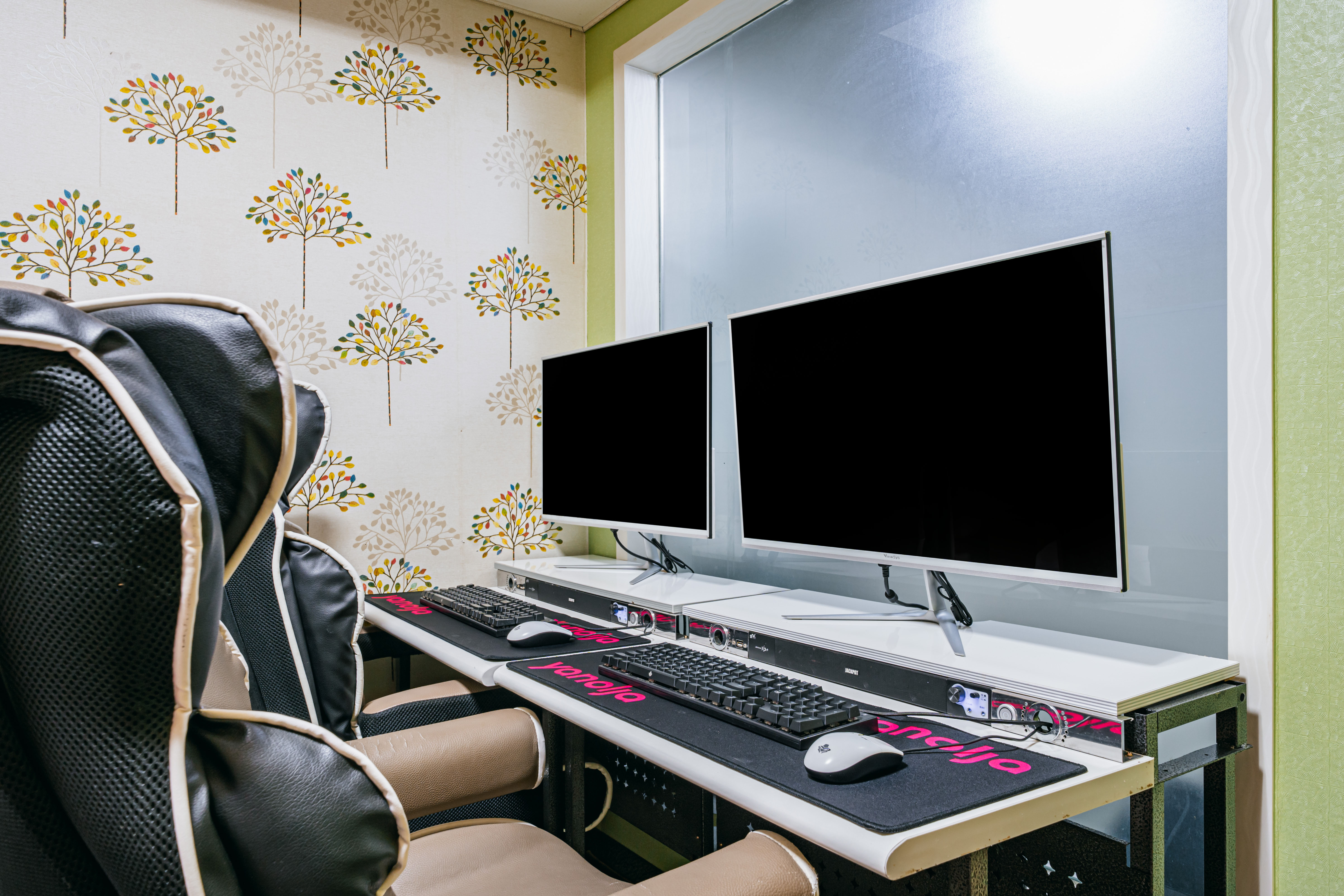 room detail thumbnail 0