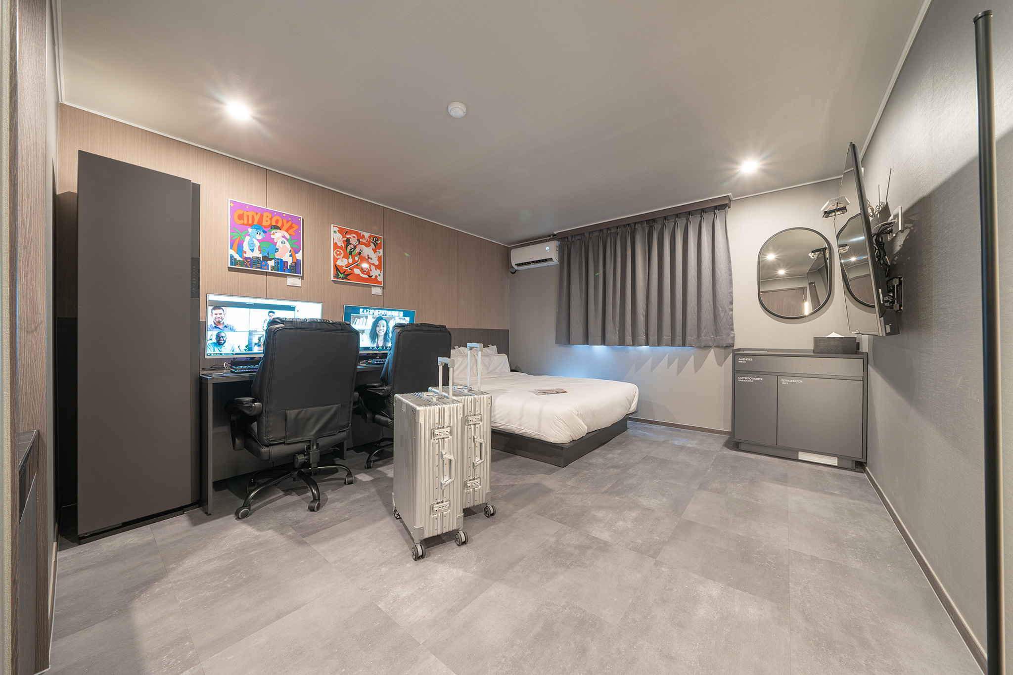 room detail thumbnail 2