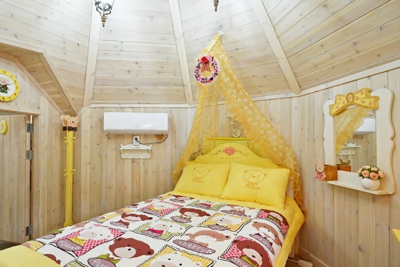 room detail thumbnail 2