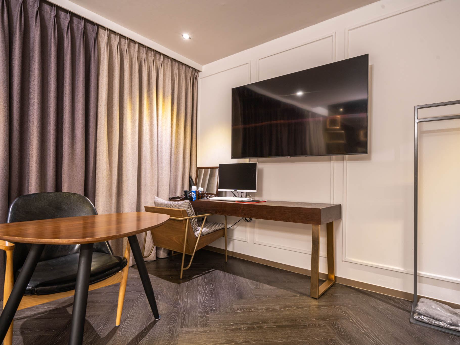 room detail thumbnail 1