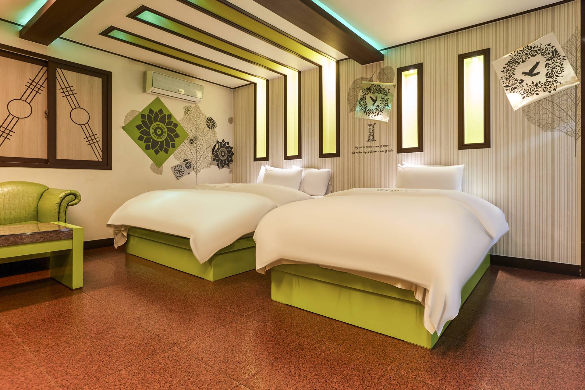 room detail thumbnail 2