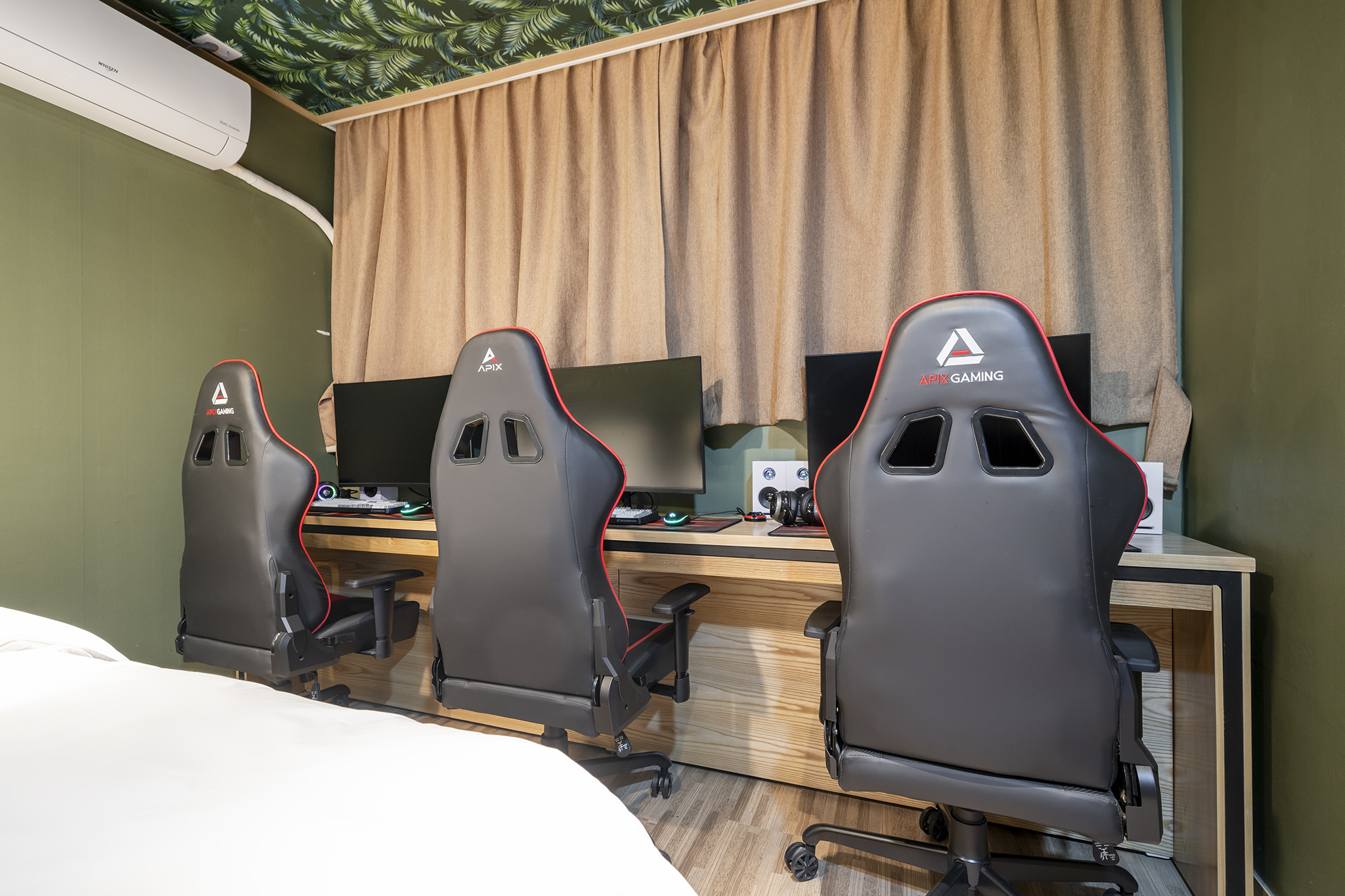 room detail thumbnail 1