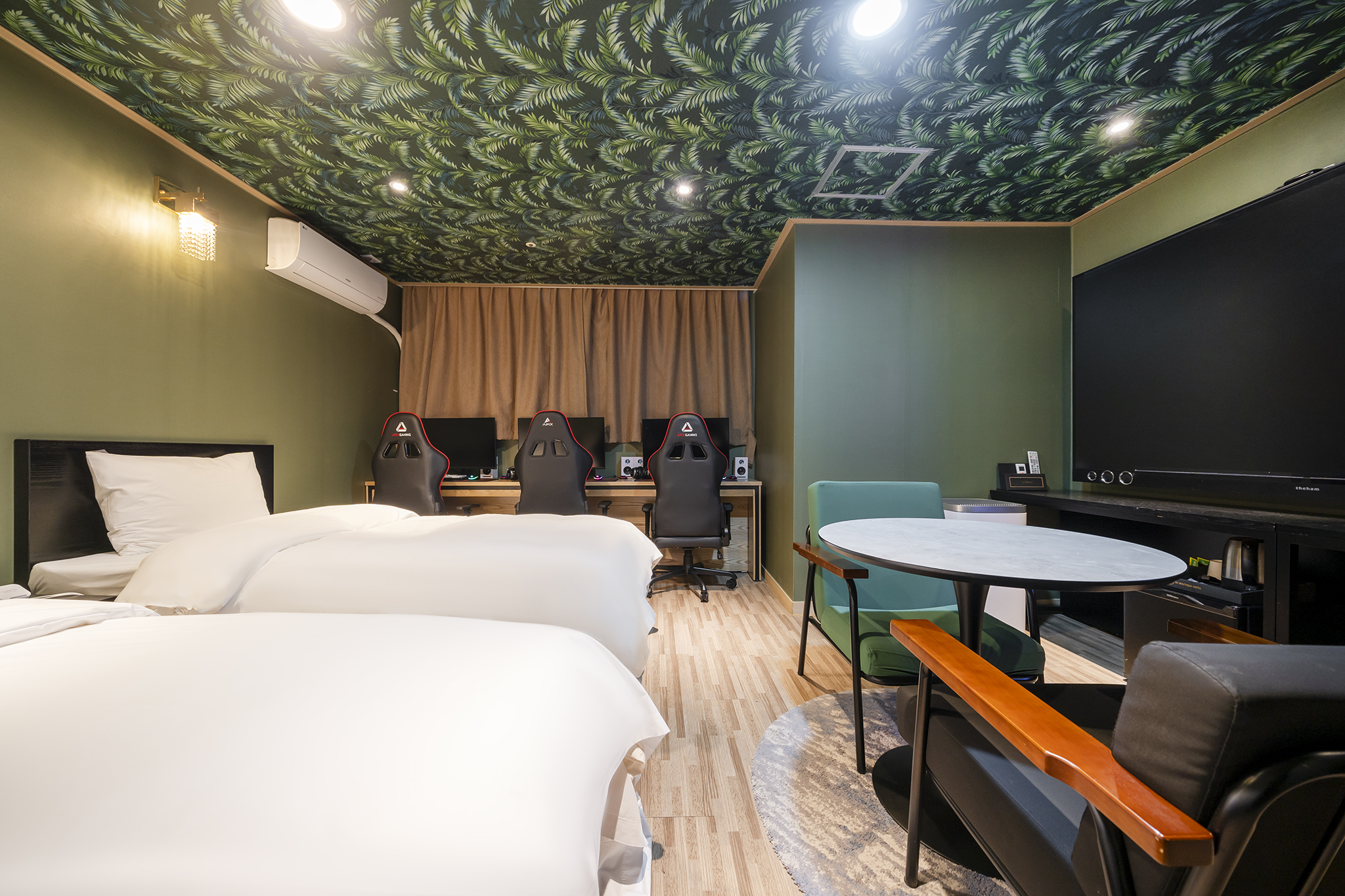 room detail thumbnail 0