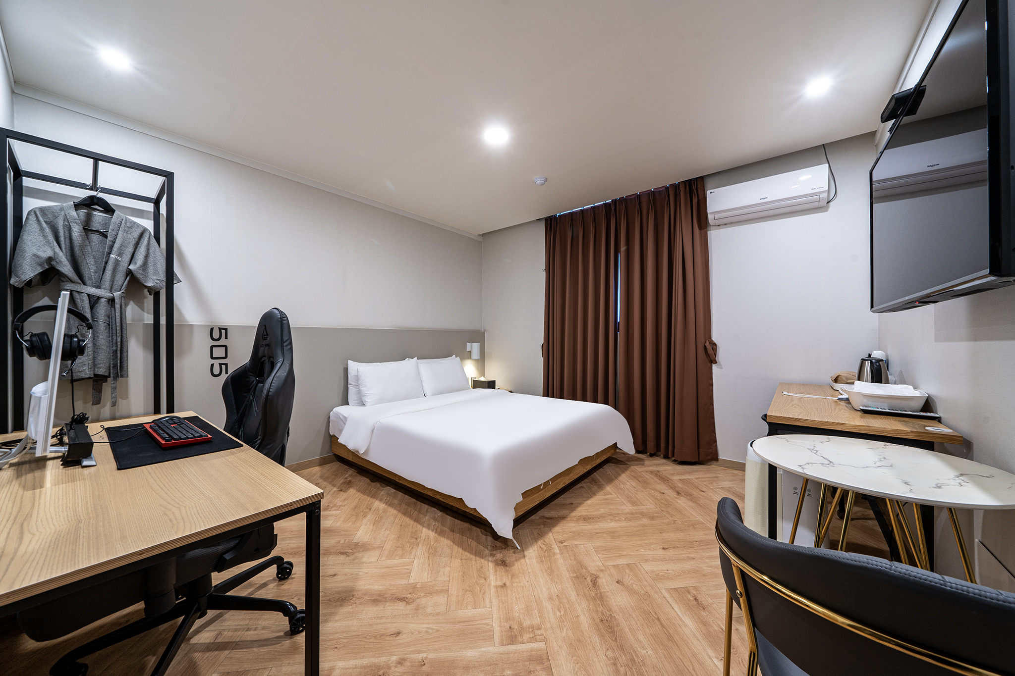 room detail thumbnail 0