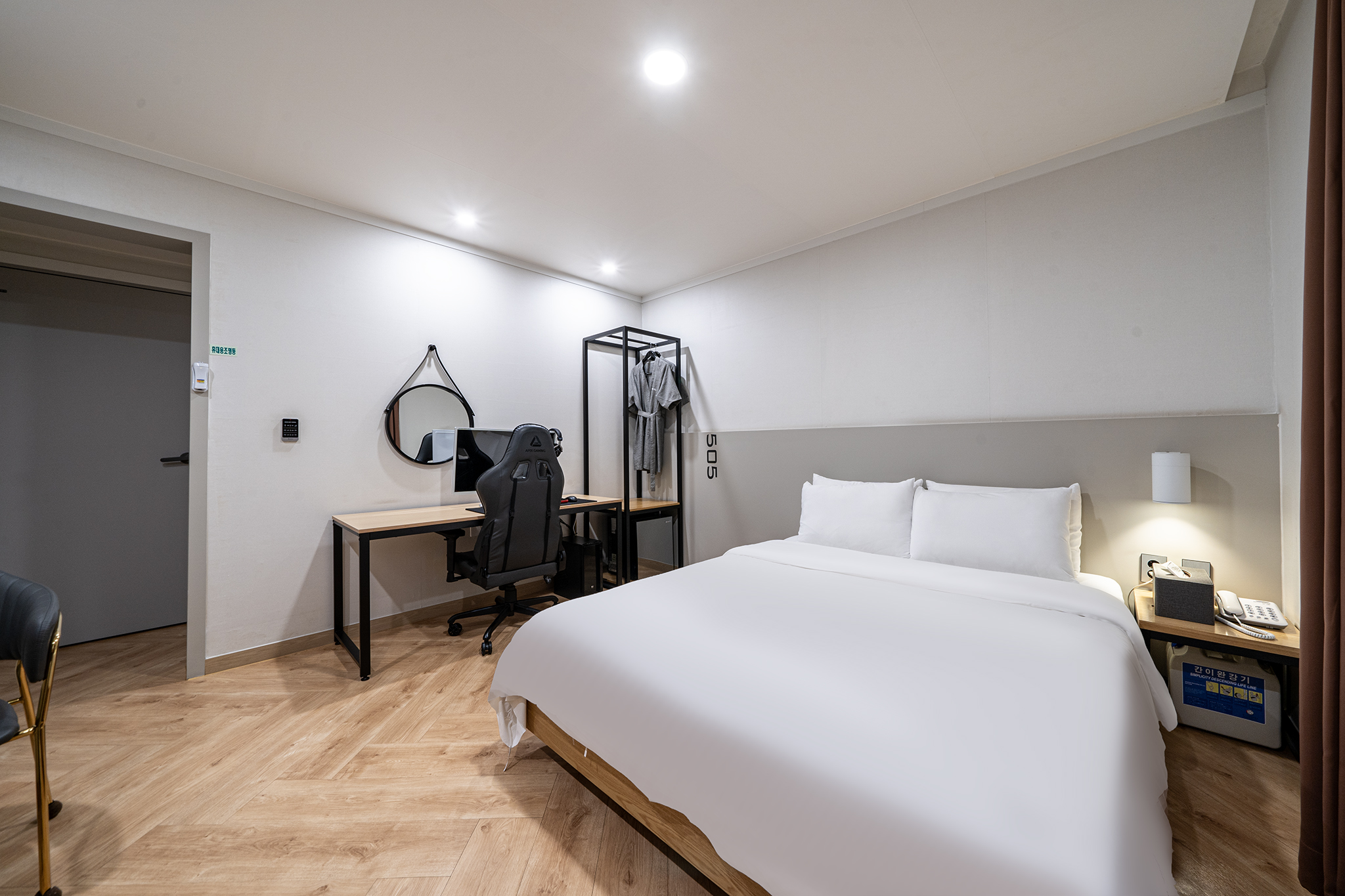 room detail thumbnail 1
