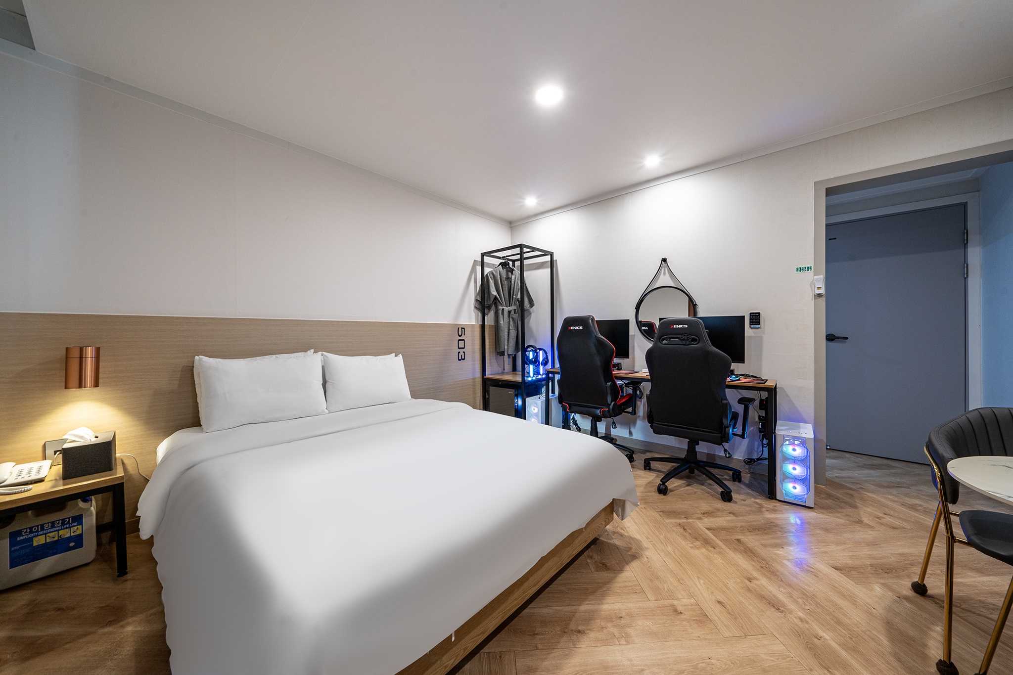 room detail thumbnail 0