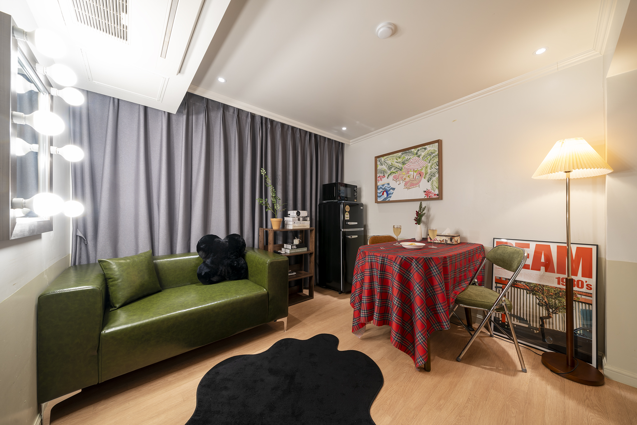 room detail thumbnail 2