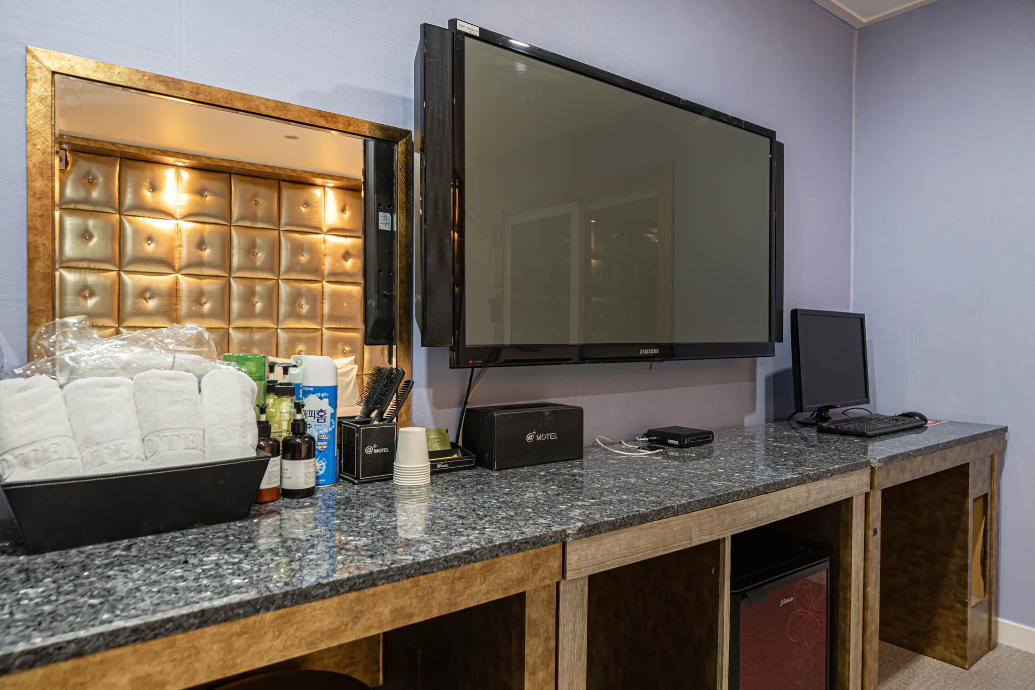 room detail thumbnail 2