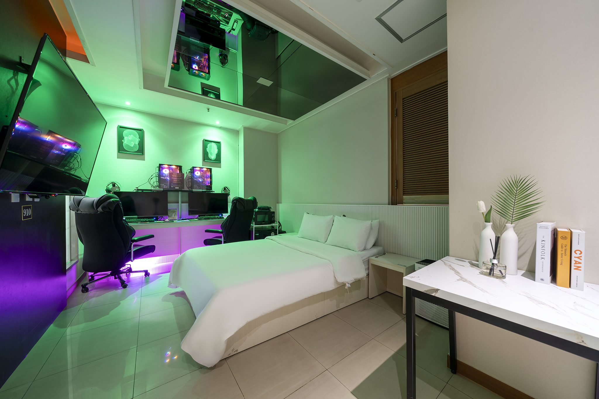 room detail thumbnail 2