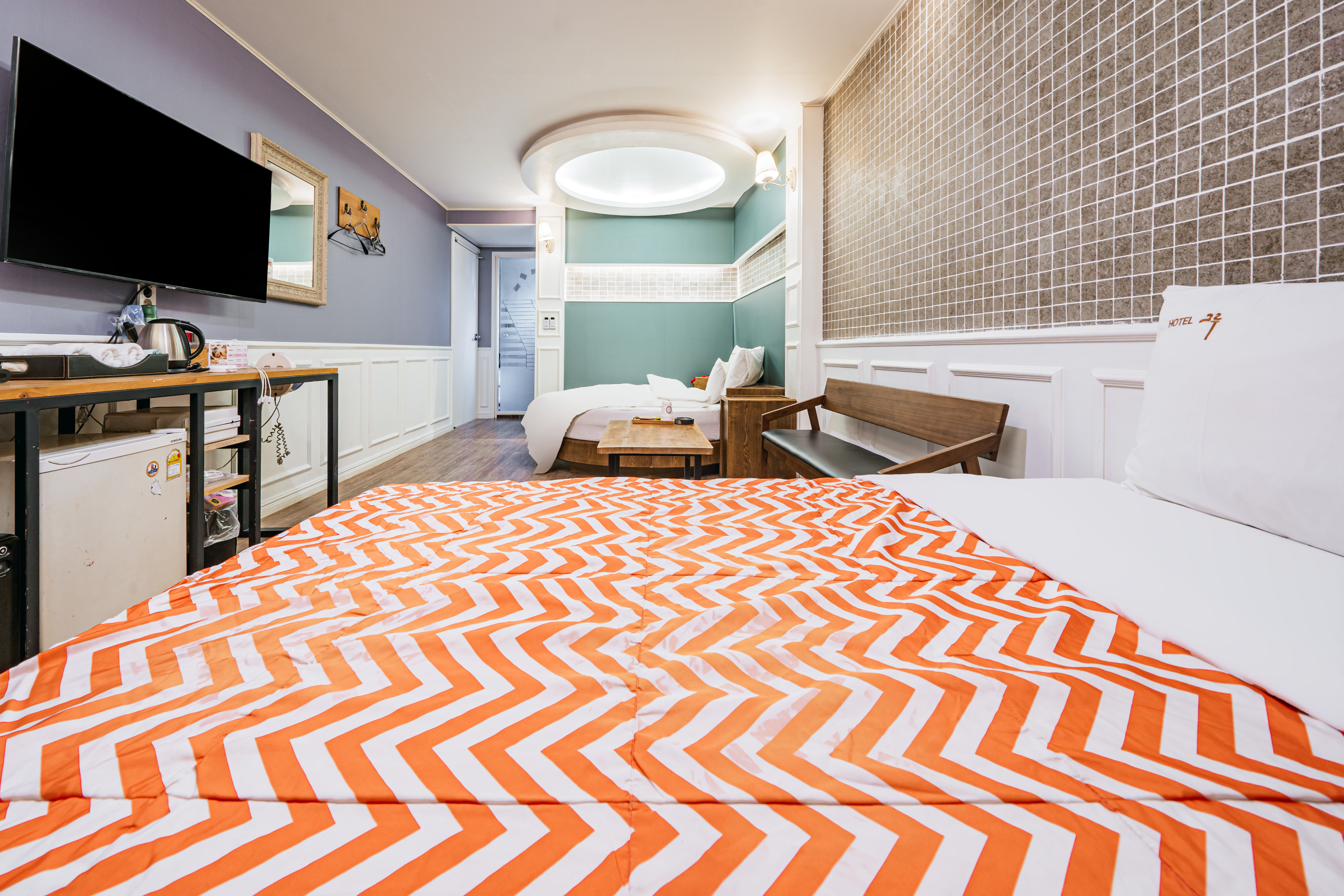 room detail thumbnail 2