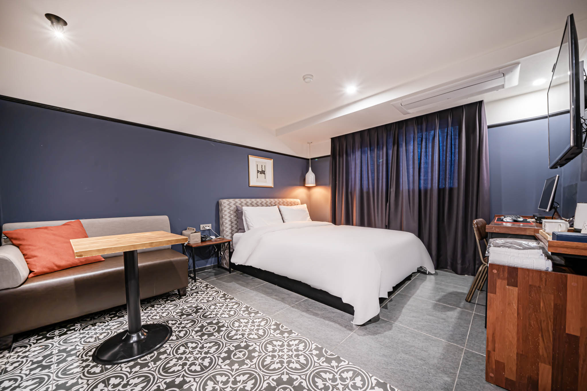 room detail thumbnail 1