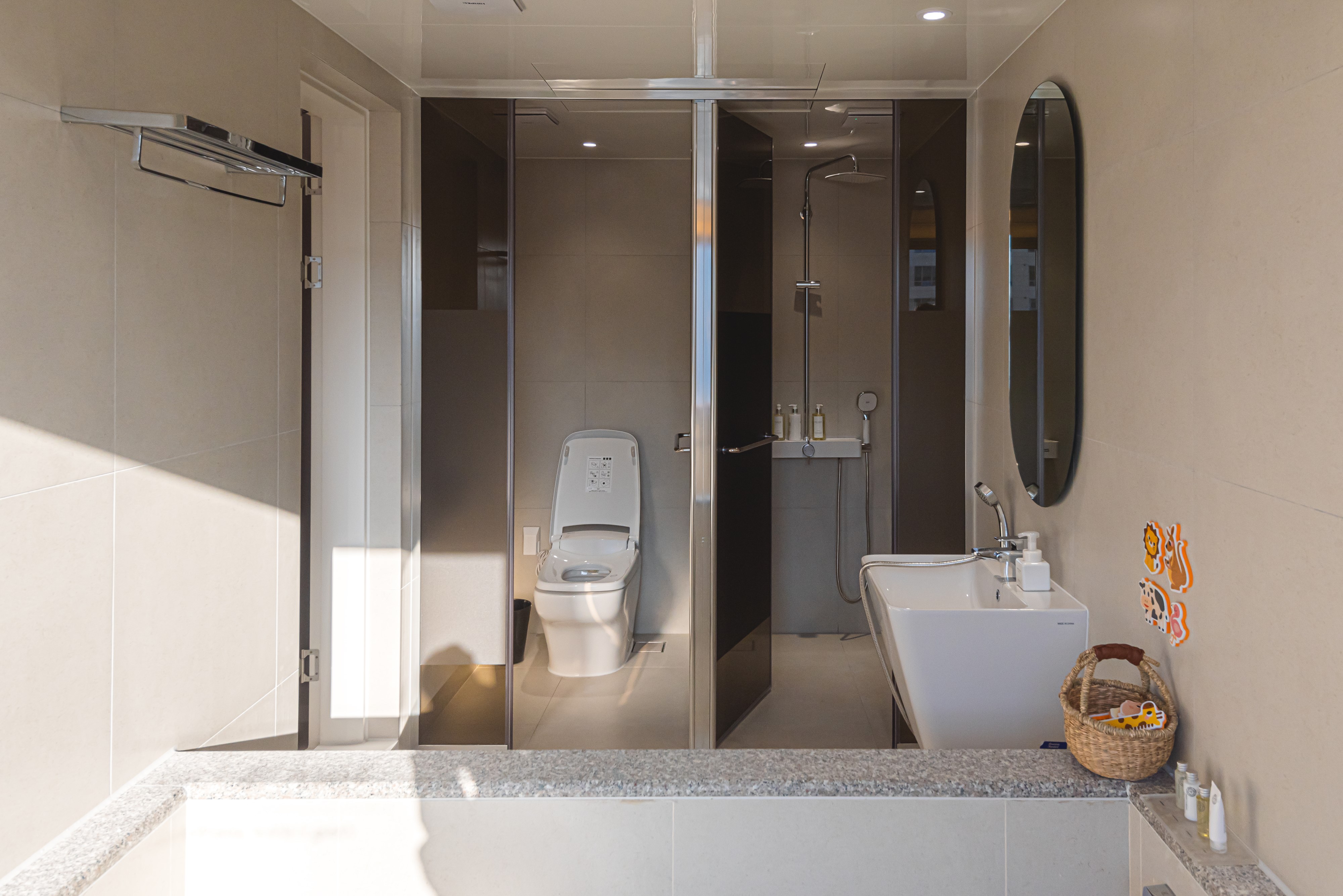 room detail thumbnail 2