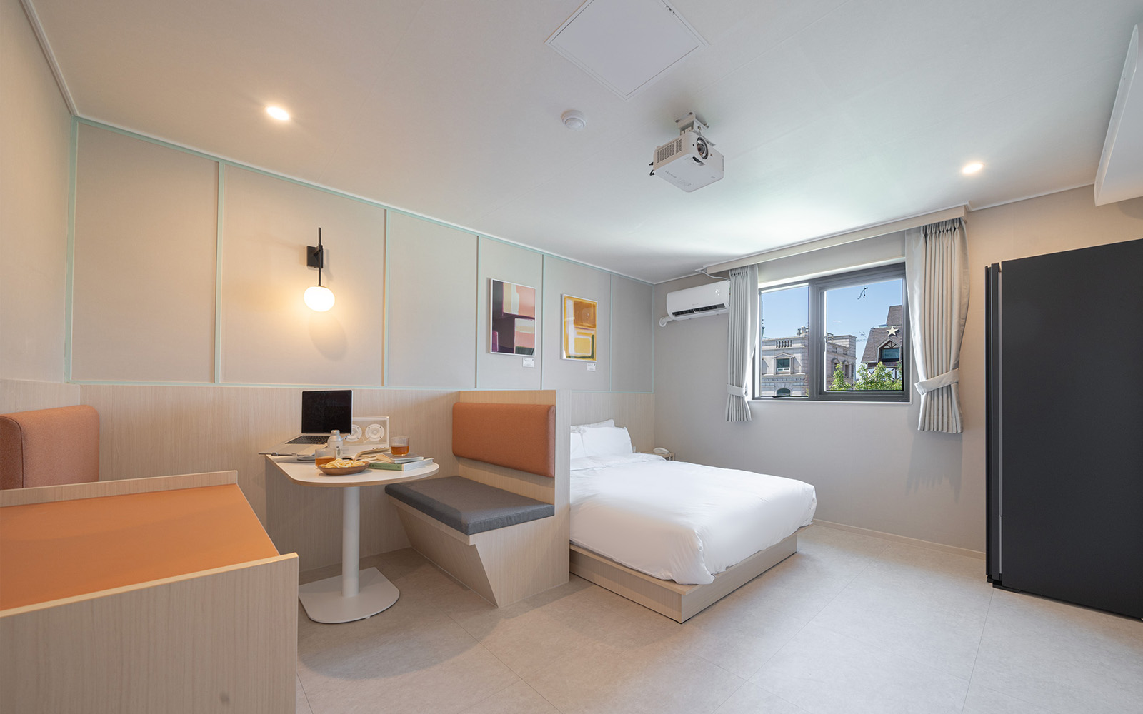 room detail thumbnail 1