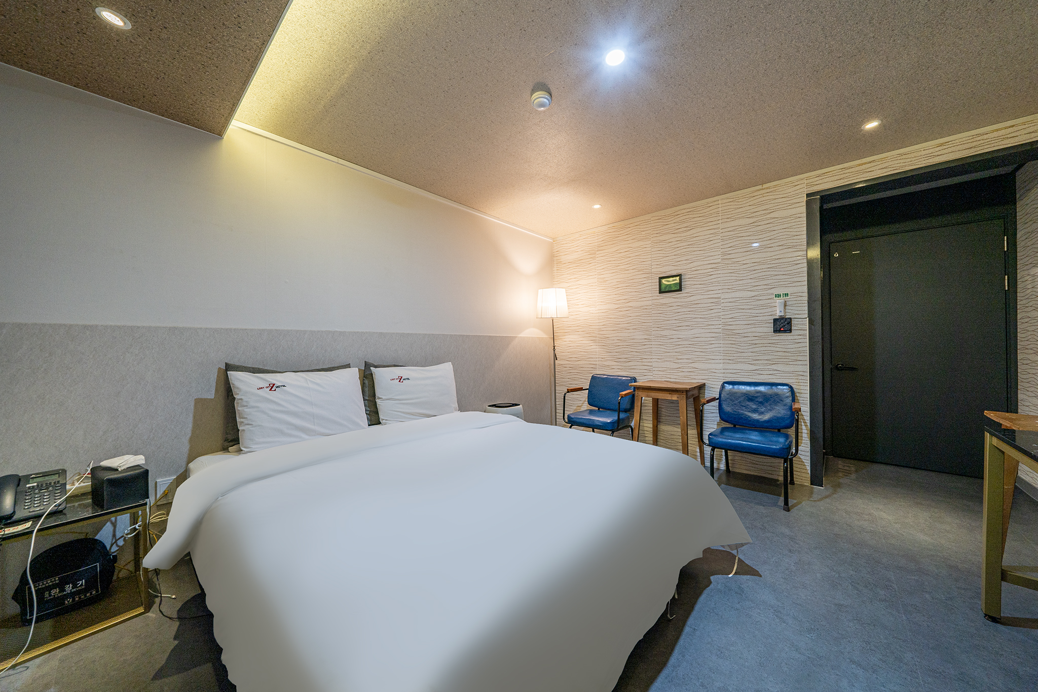 room detail thumbnail 1