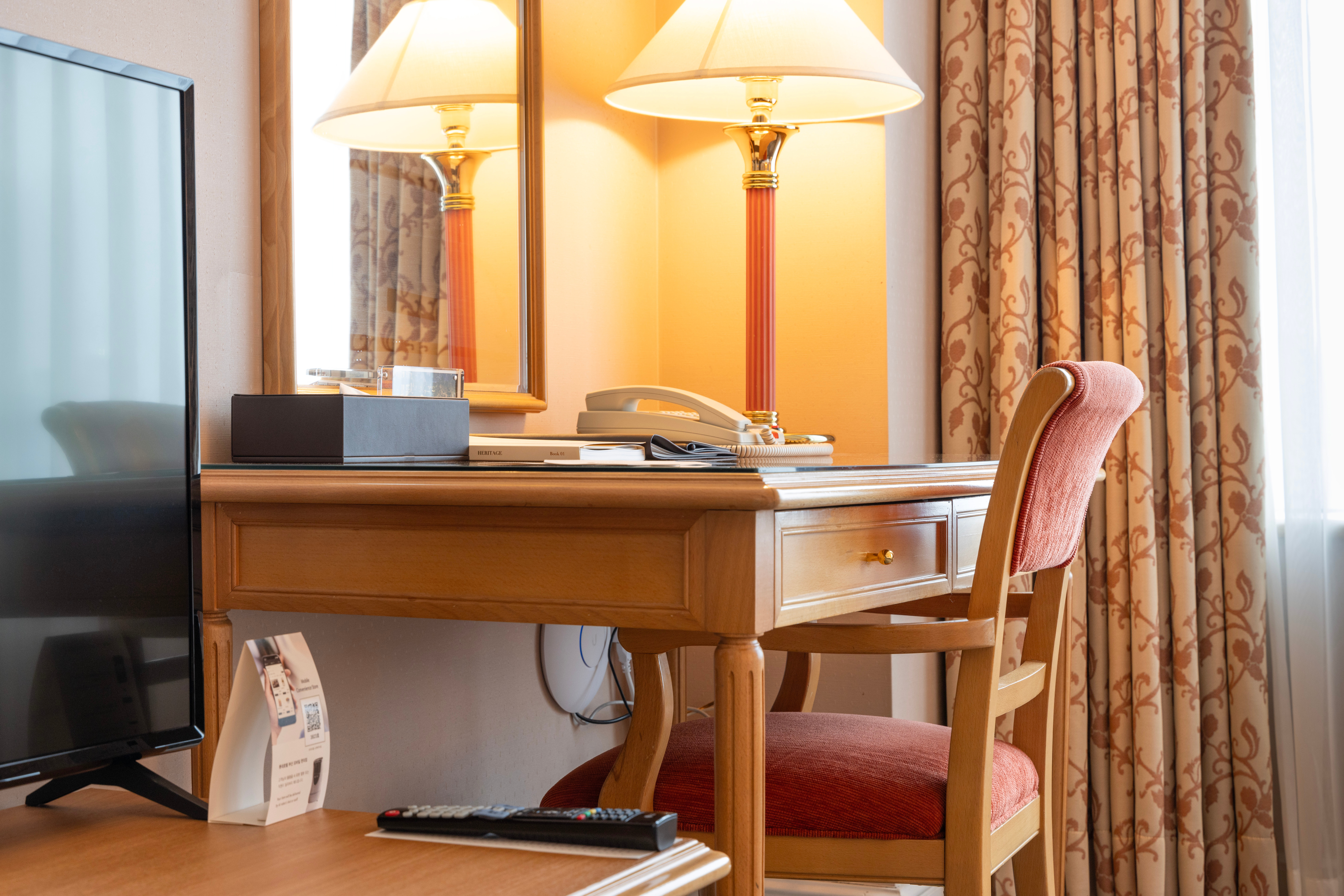 room detail thumbnail 2
