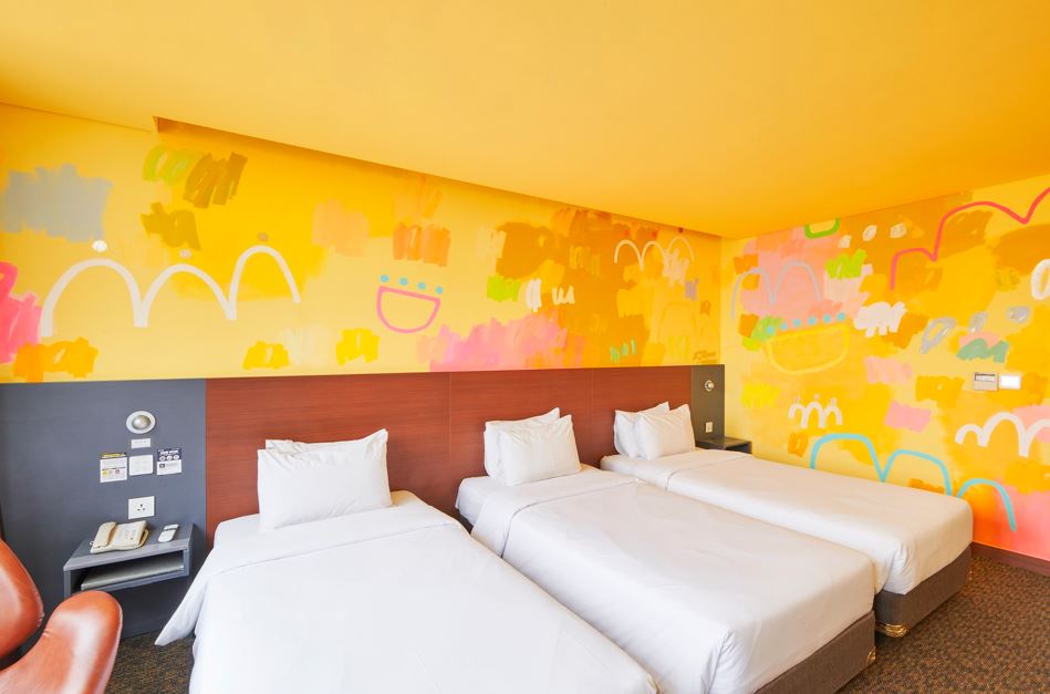 room detail thumbnail 2