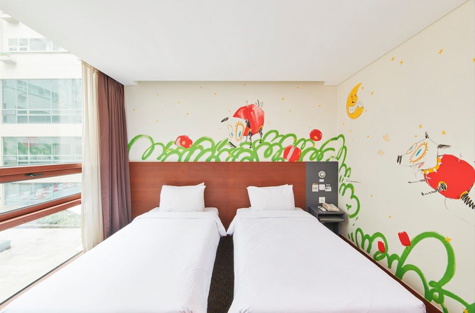 room detail thumbnail 1