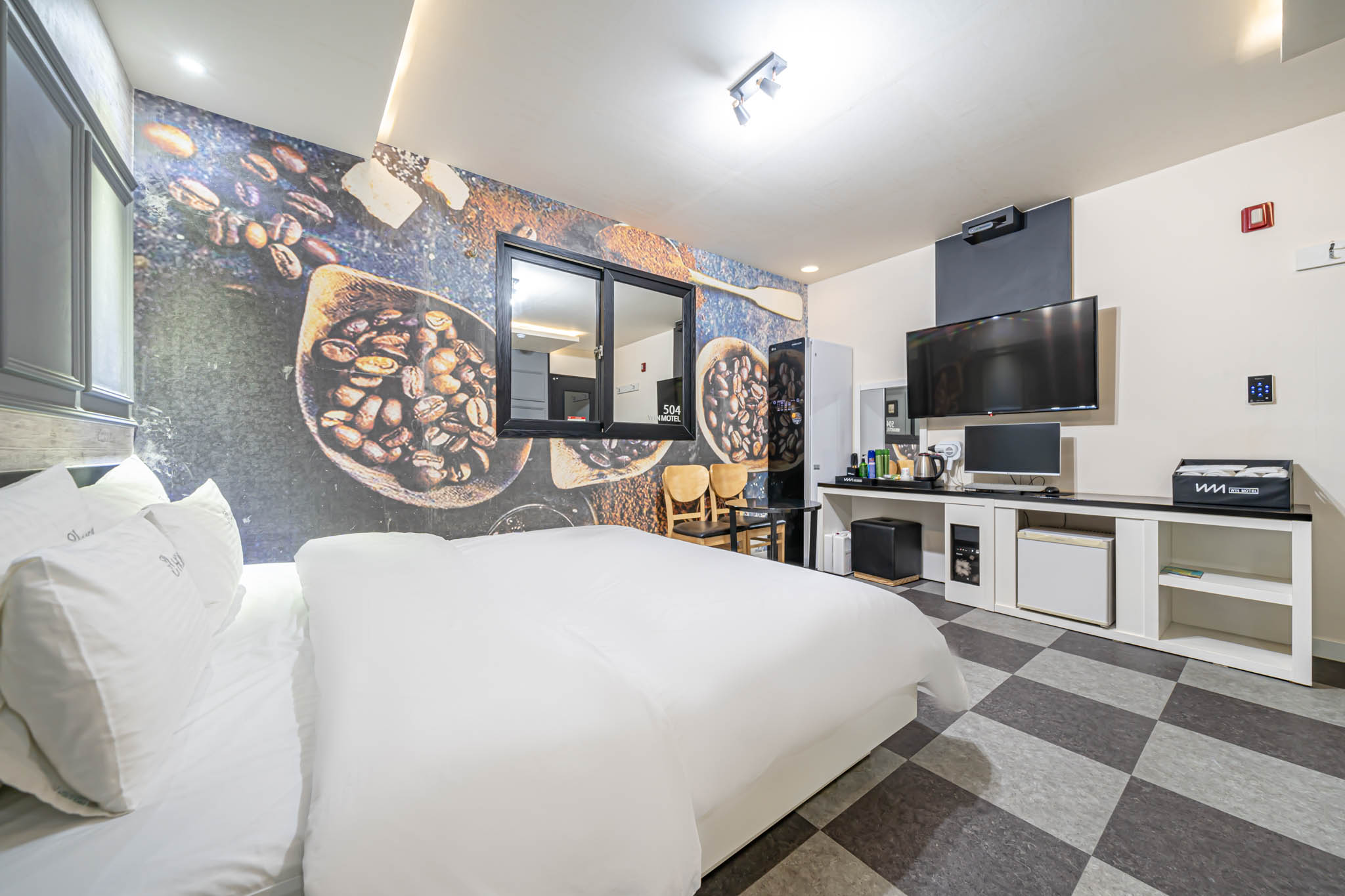 room detail thumbnail 1