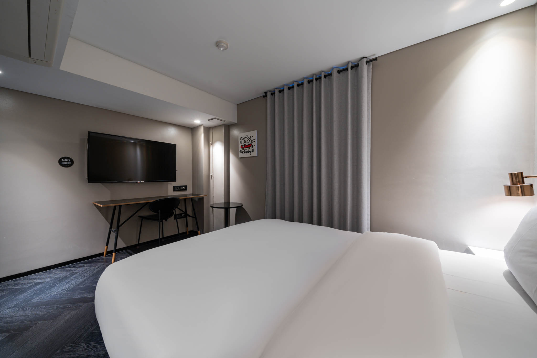 room detail thumbnail 2