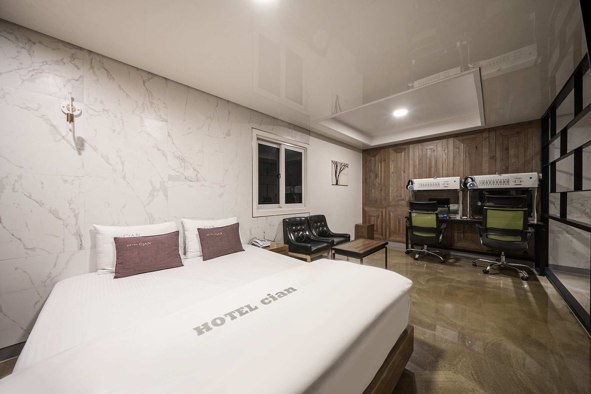 room detail thumbnail 1